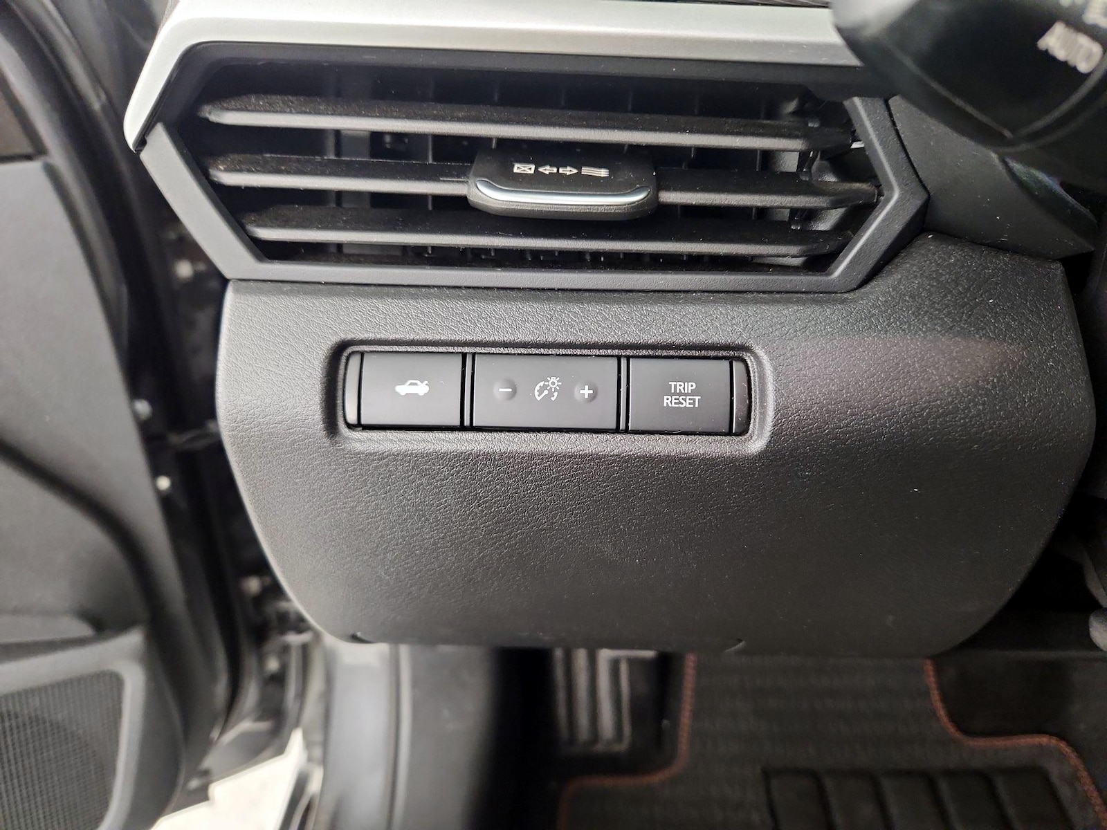 2025 Nissan Altima SR - Photo 14