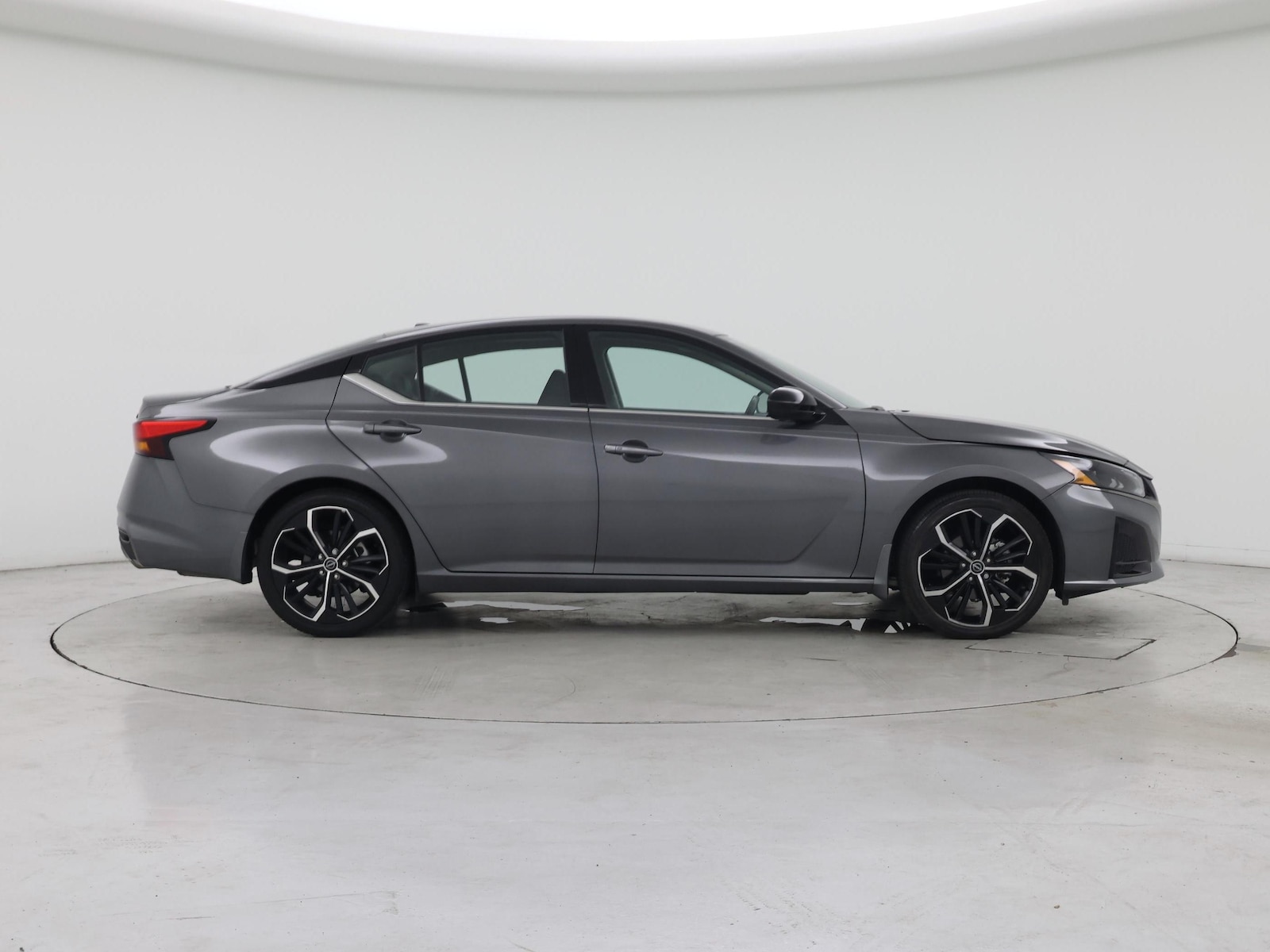 2025 Nissan Altima SR - Photo 8