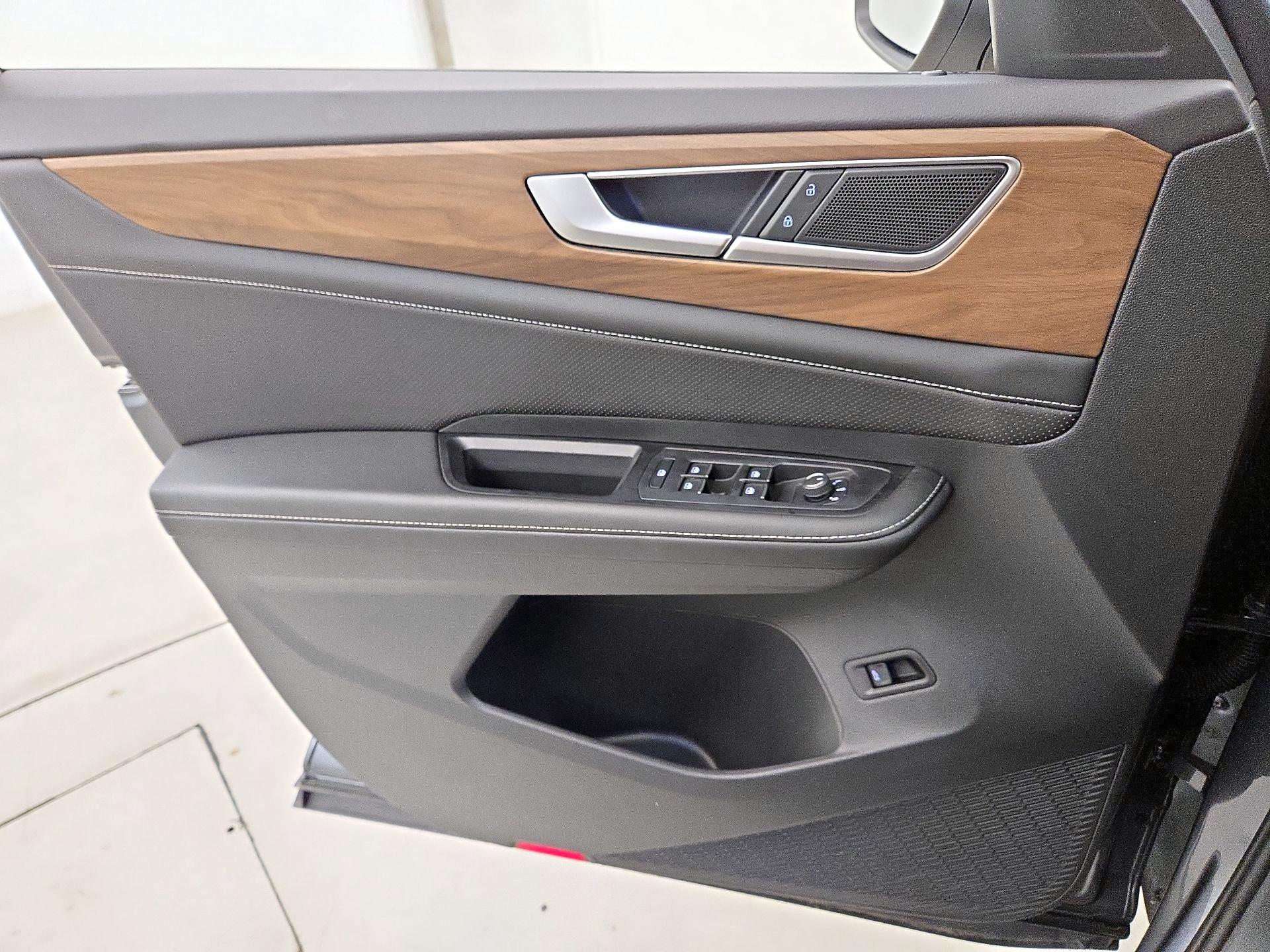 Thumbnail: 2025 Volkswagen Atlas - 12
