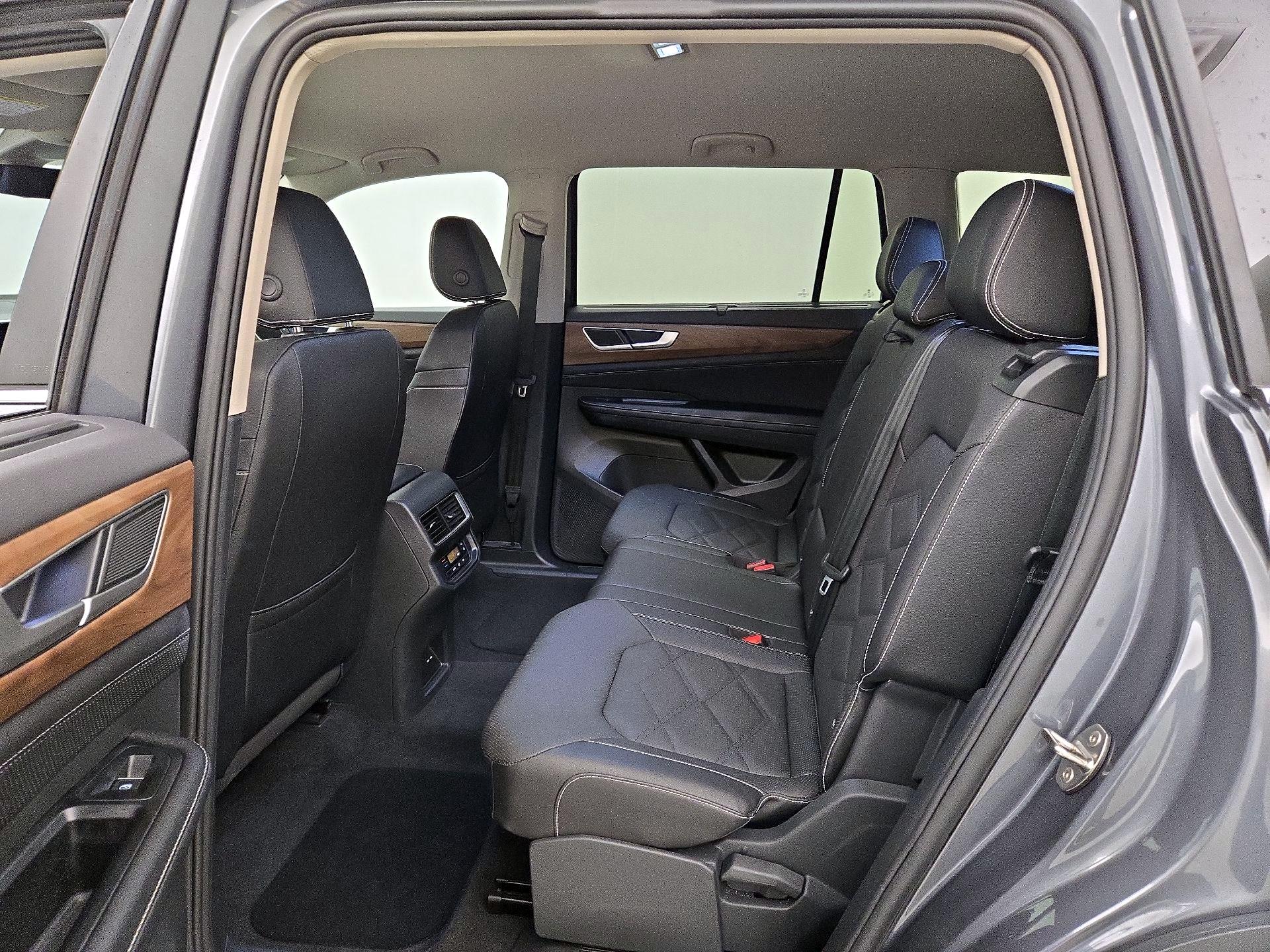 Thumbnail: 2025 Volkswagen Atlas - 19
