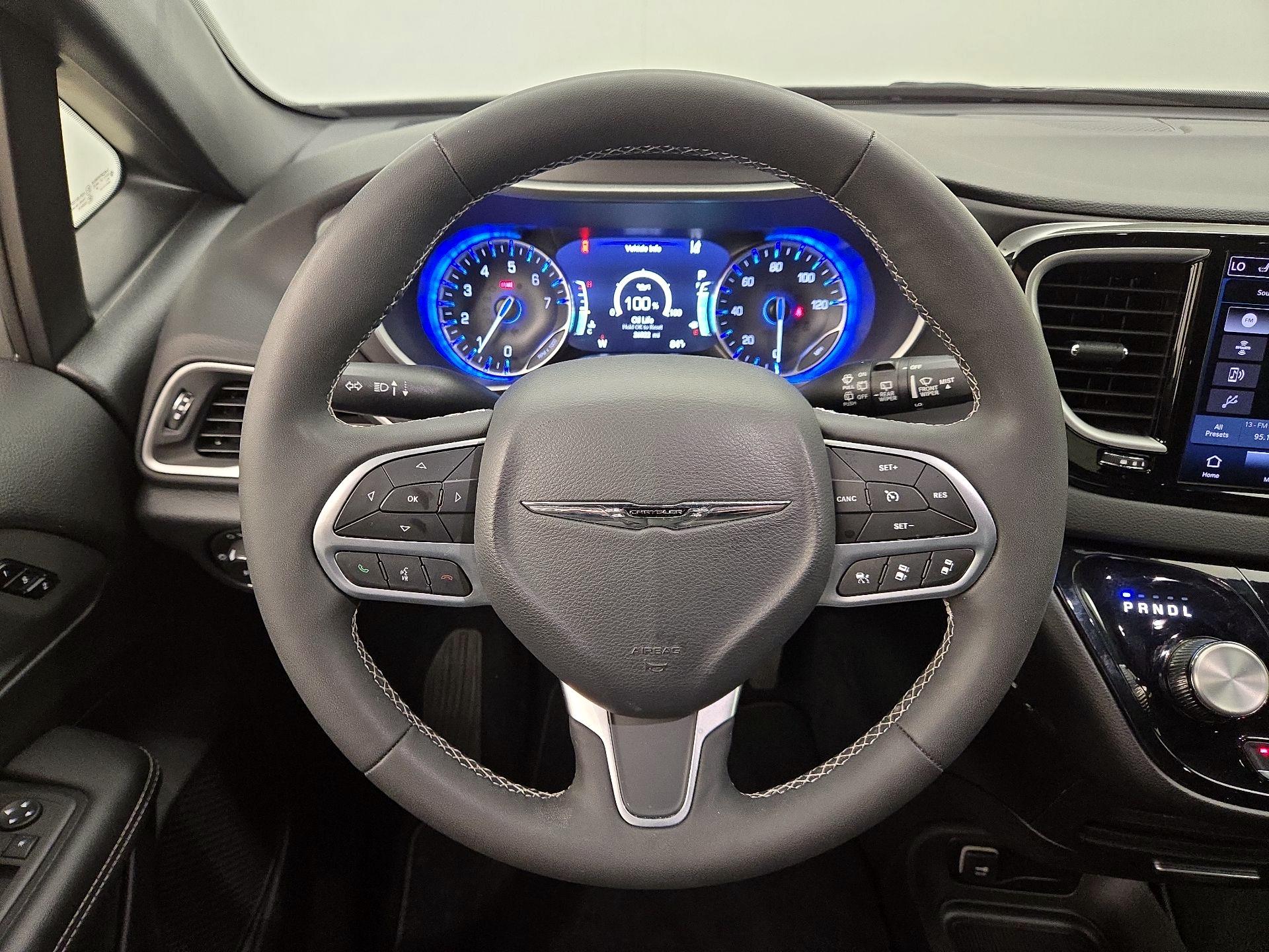 Thumbnail: 2025 Chrysler Pacifica - 10