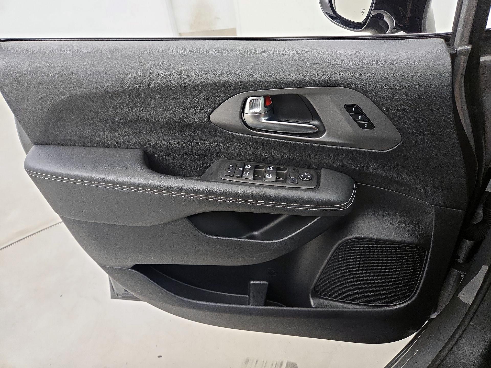 Thumbnail: 2025 Chrysler Pacifica - 12