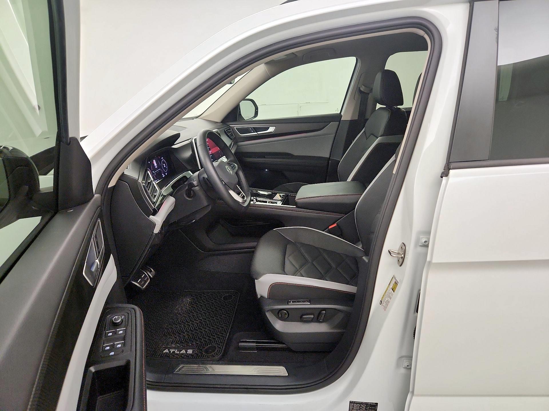 Thumbnail: 2024 Volkswagen Atlas - 9