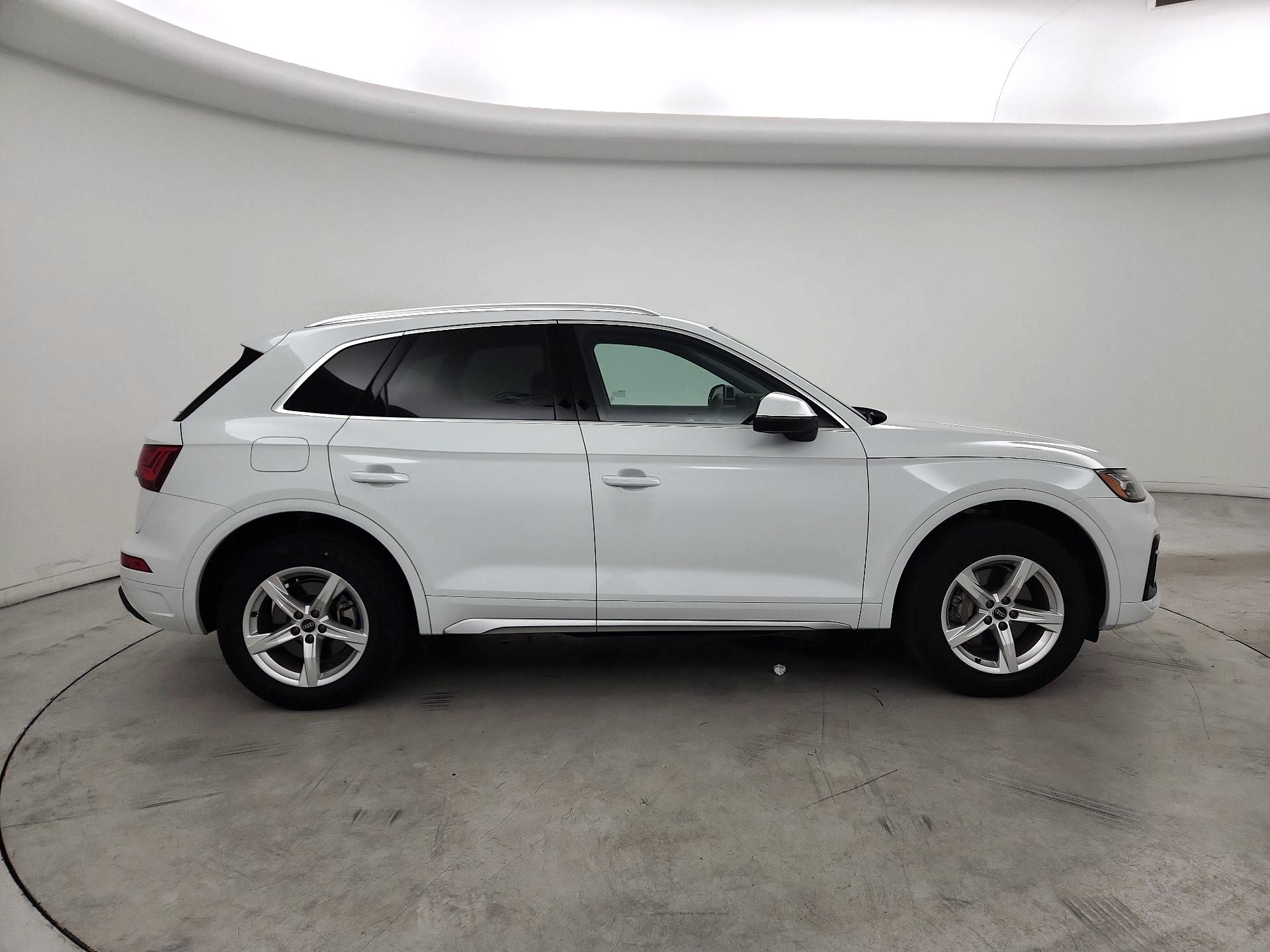 Thumbnail: 2023 Audi Q5 - 4