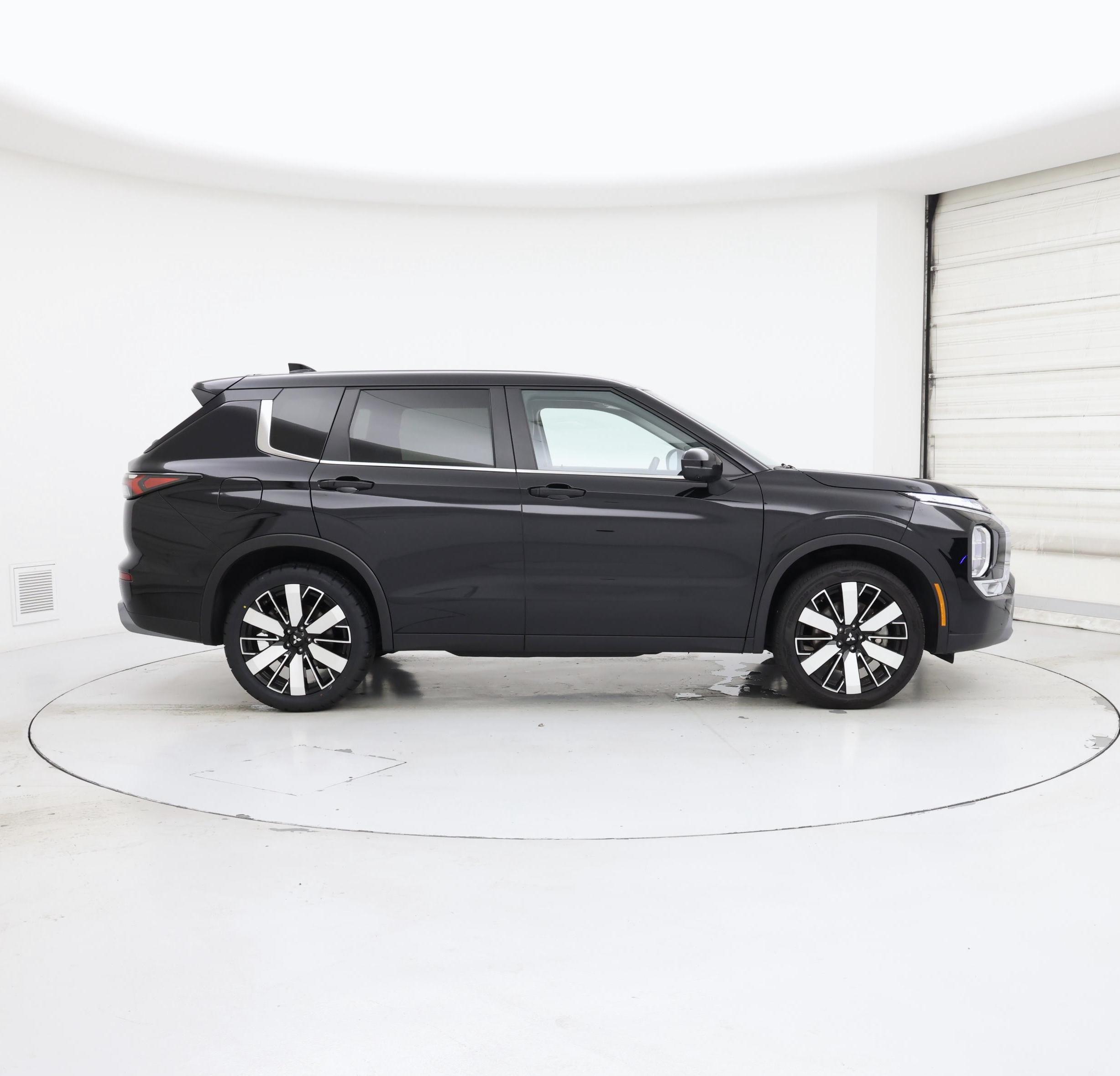 Thumbnail: 2025 Mitsubishi Outlander - 7