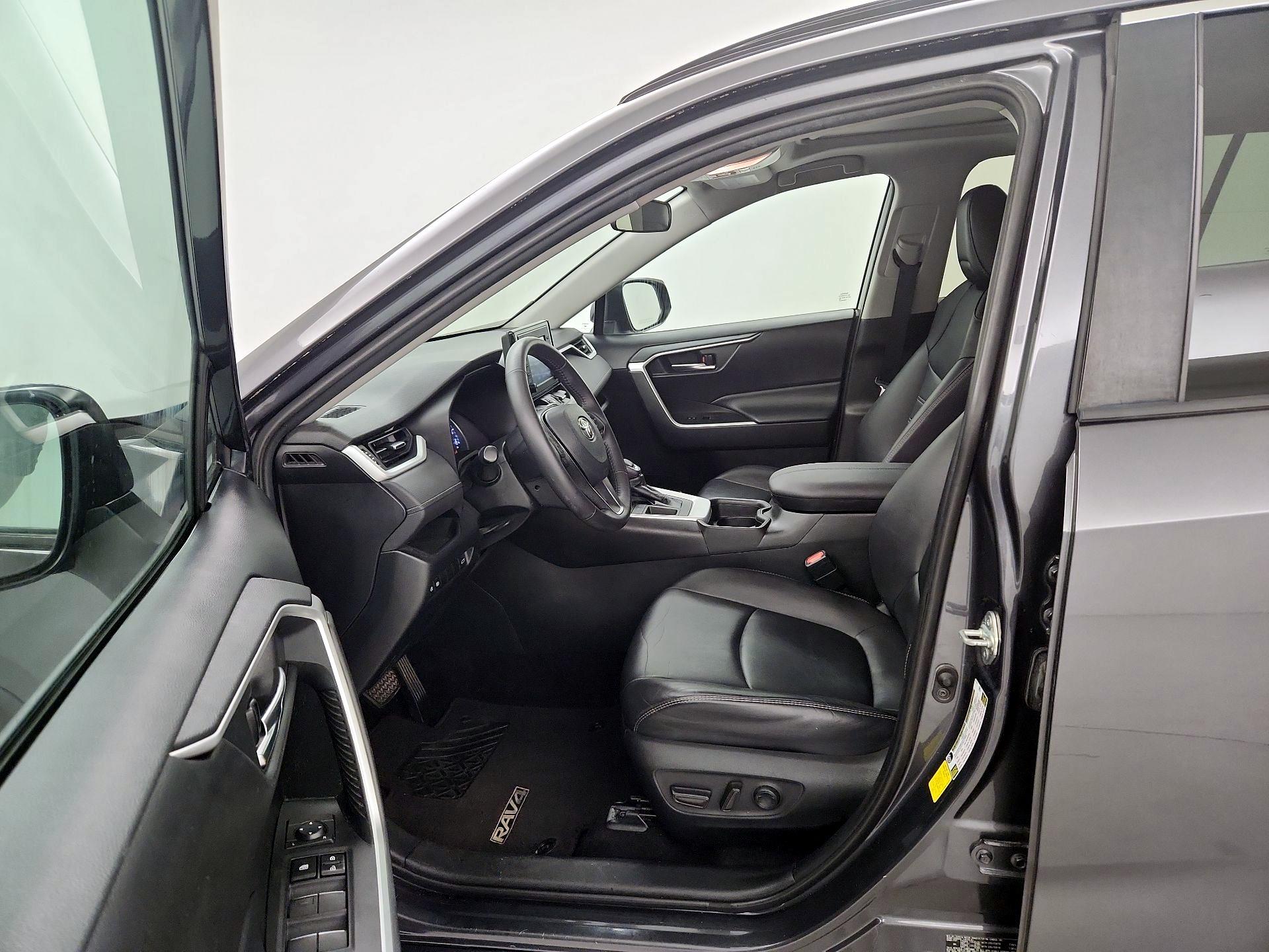 Thumbnail: 2019 Toyota RAV4 - 9