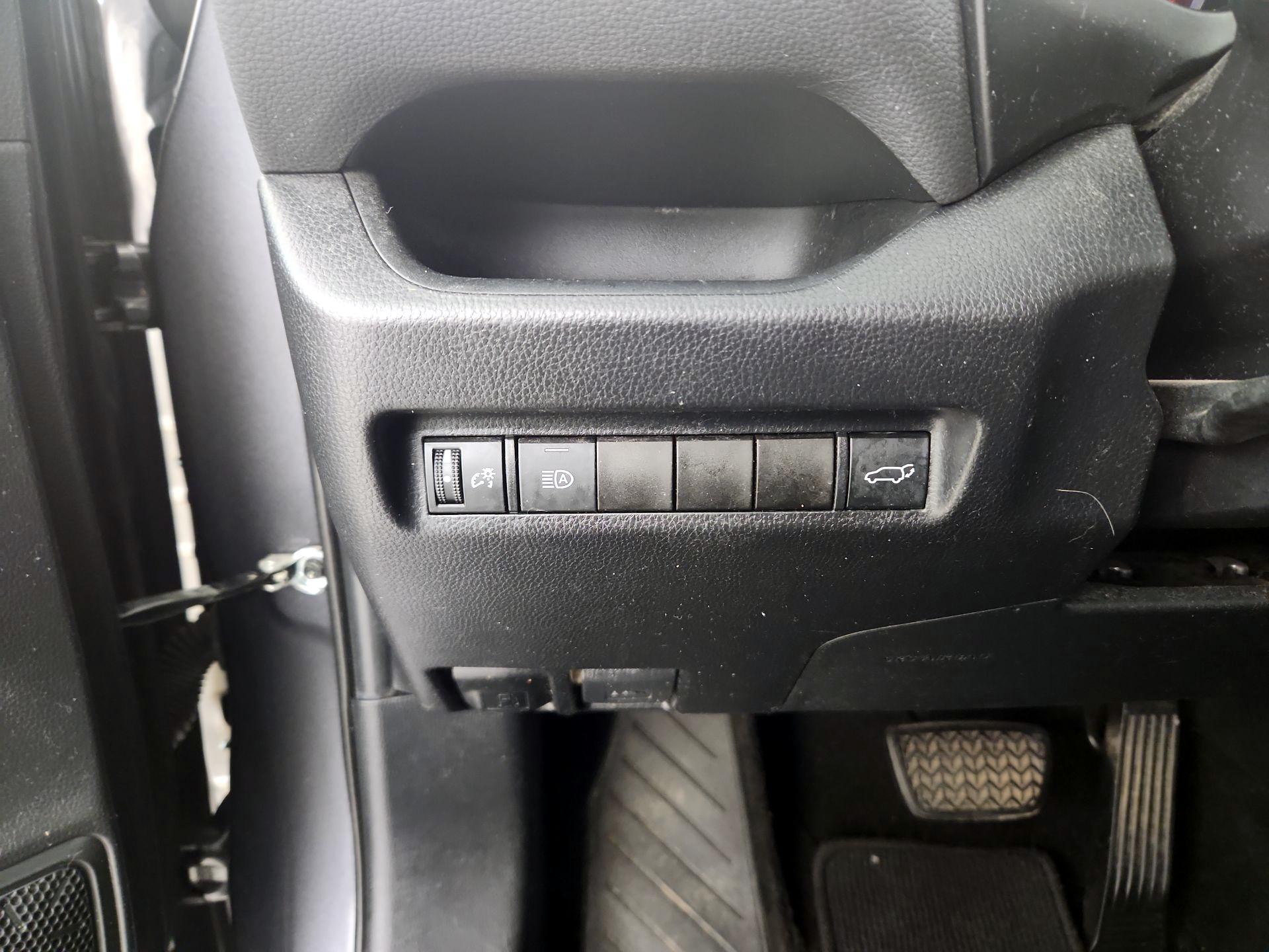 Thumbnail: 2019 Toyota RAV4 - 11