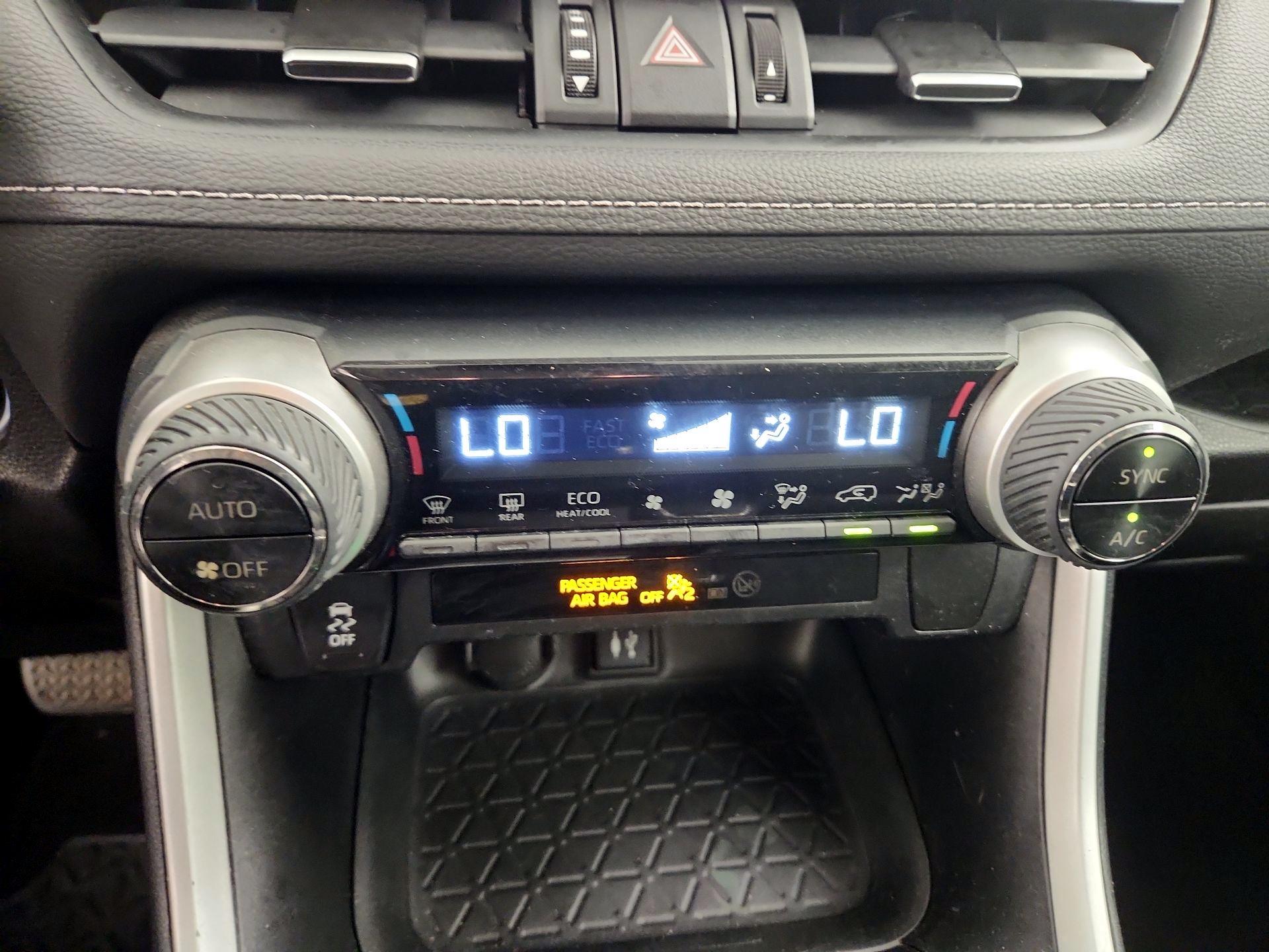 Thumbnail: 2019 Toyota RAV4 - 14