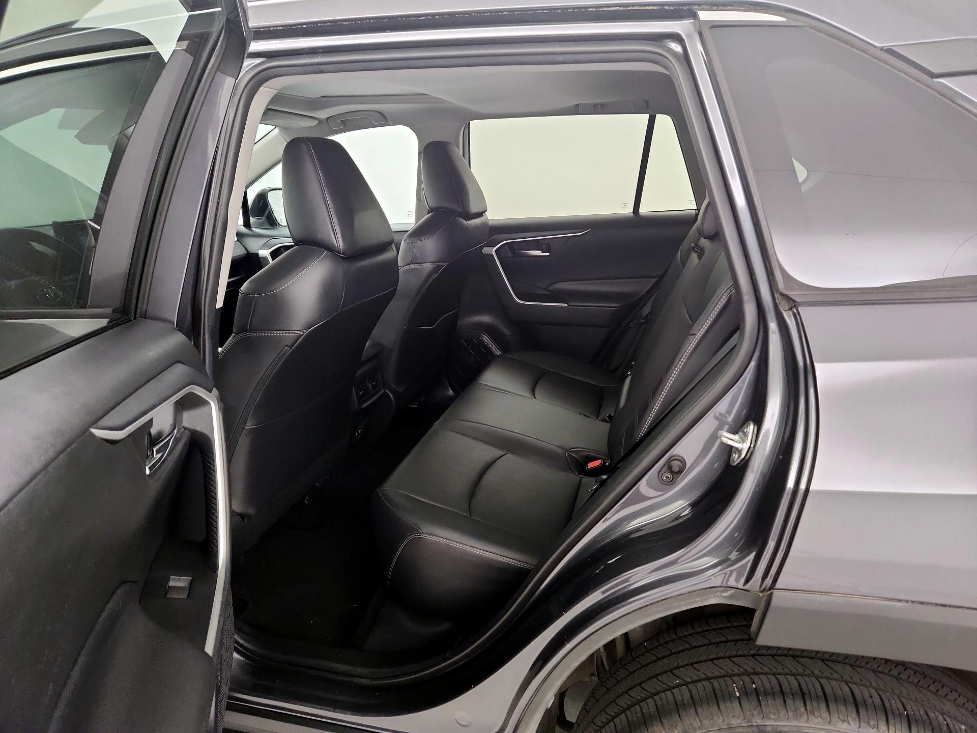 Thumbnail: 2019 Toyota RAV4 - 18