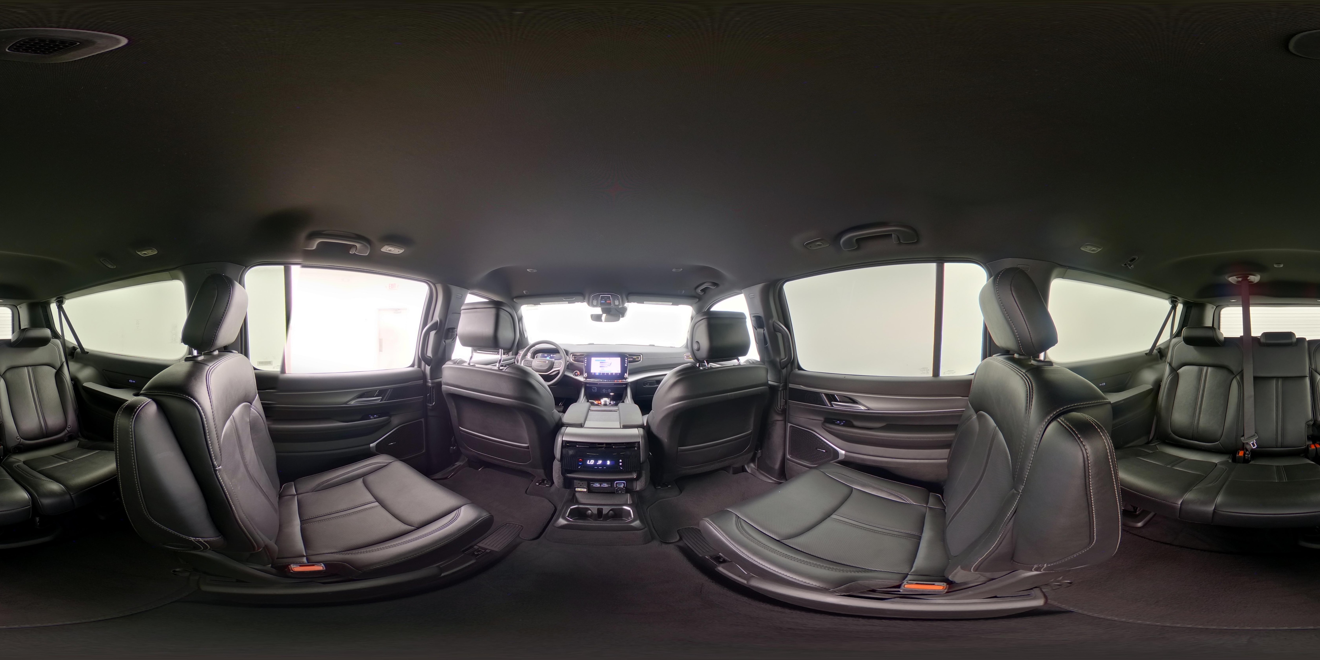 2025 Jeep Wagoneer L Series II - Photo 28