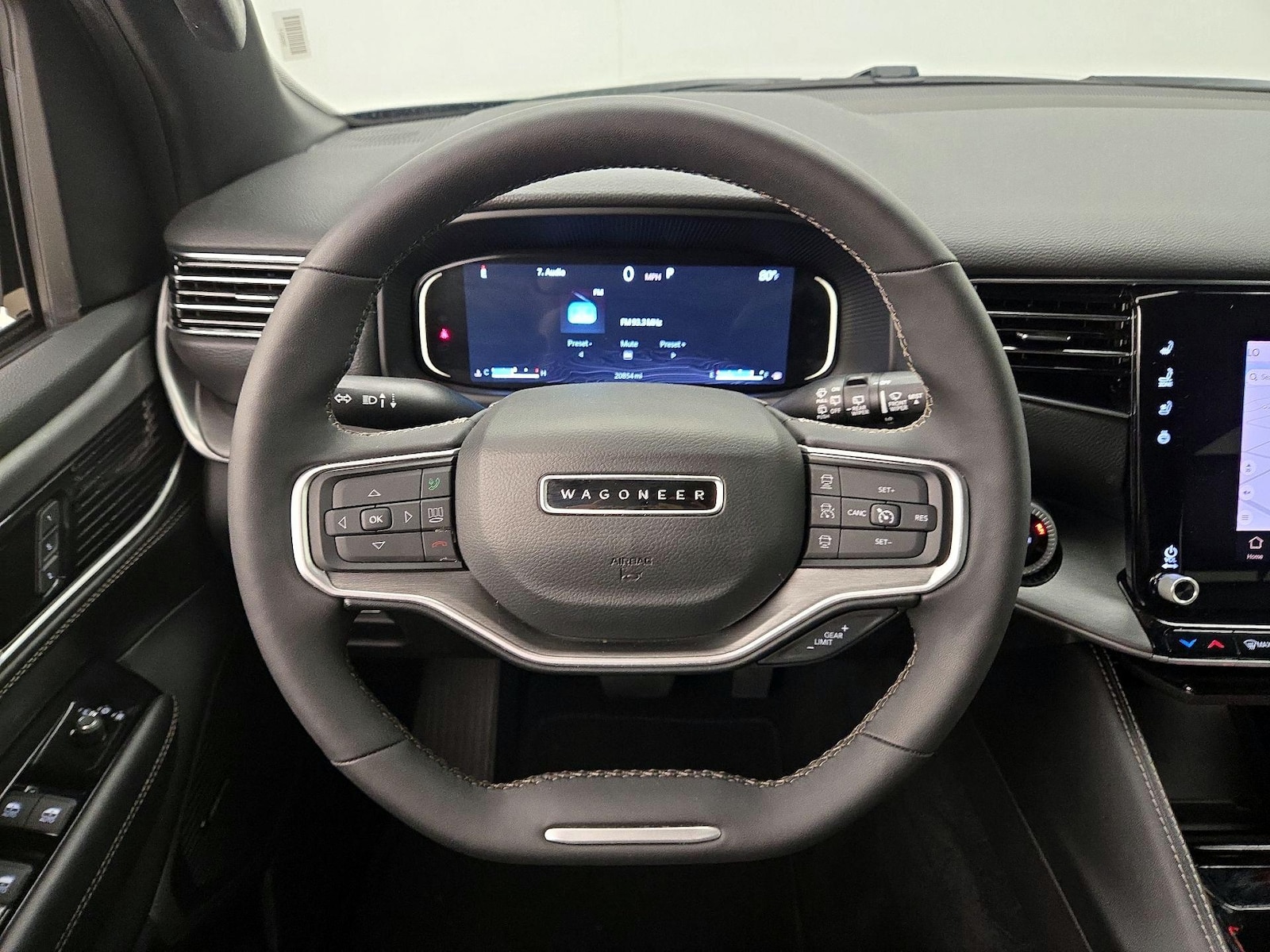 2025 Jeep Wagoneer L Series II - Photo 11