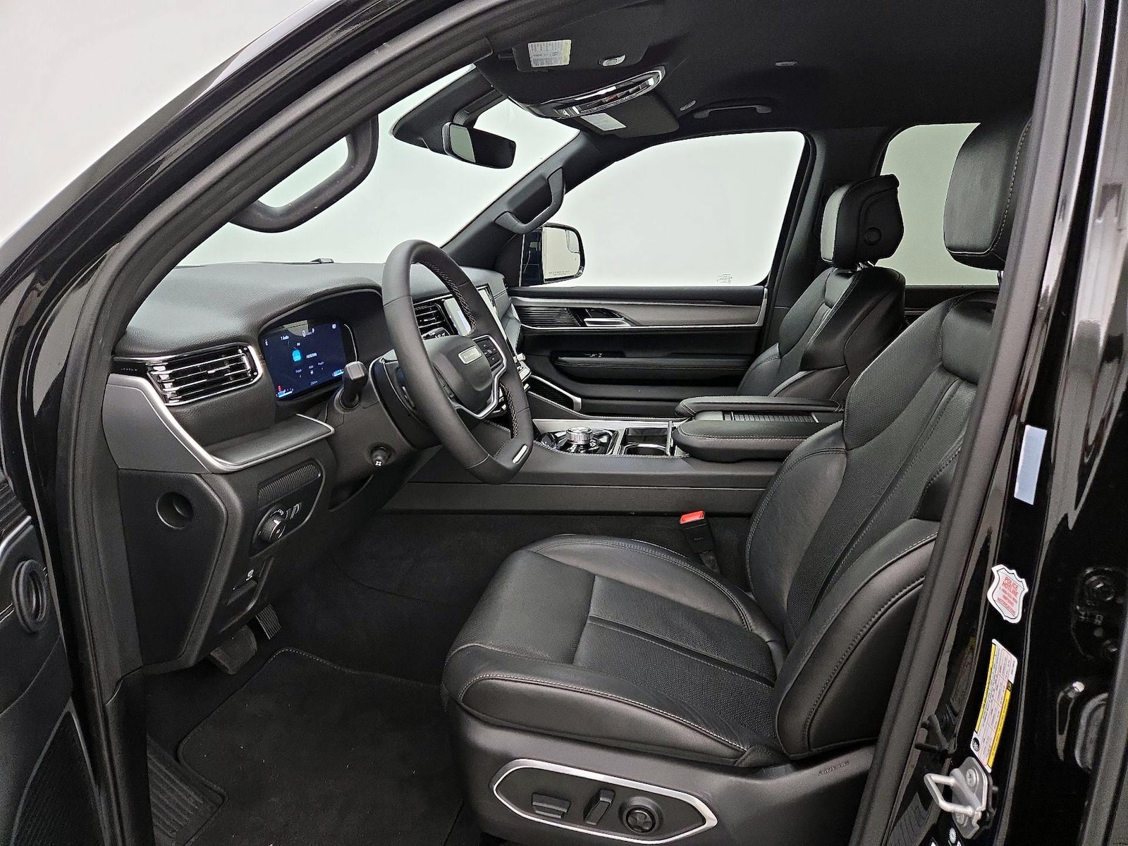 2025 Jeep Wagoneer L Series II - Photo 12