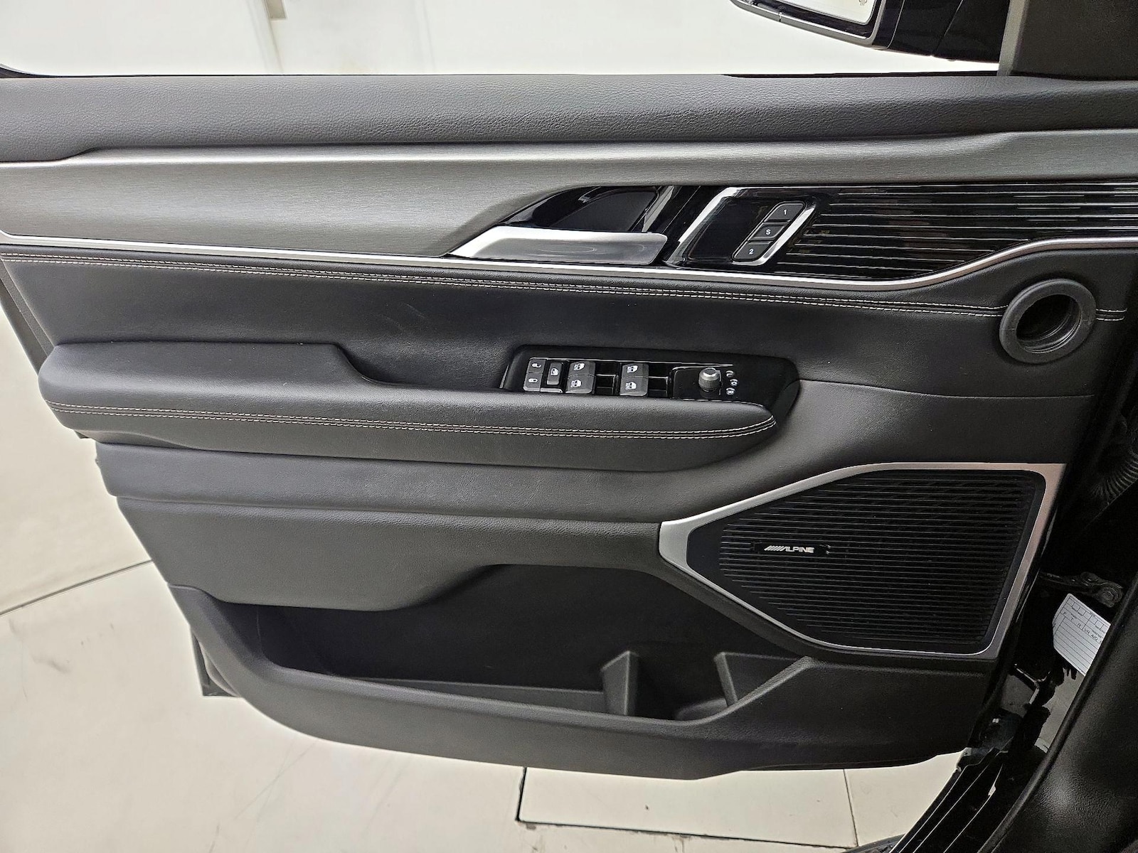 2025 Jeep Wagoneer L Series II - Photo 13