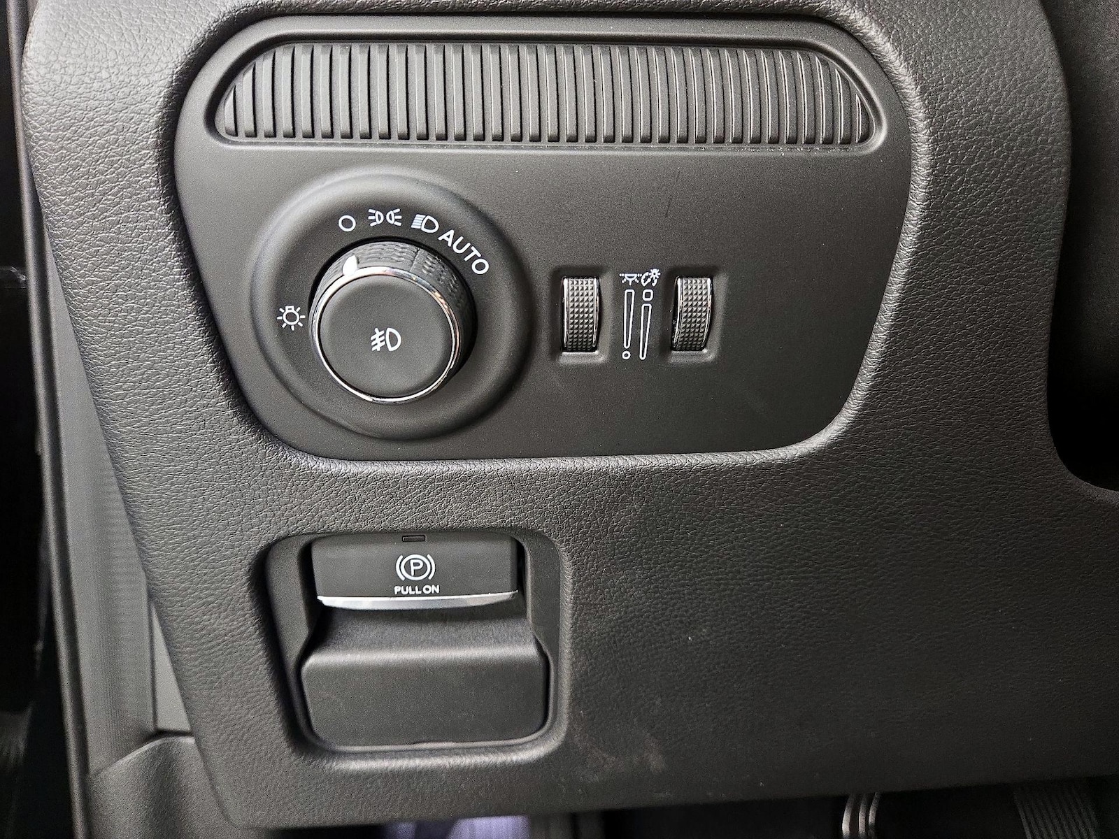 2025 Jeep Wagoneer L Series II - Photo 14