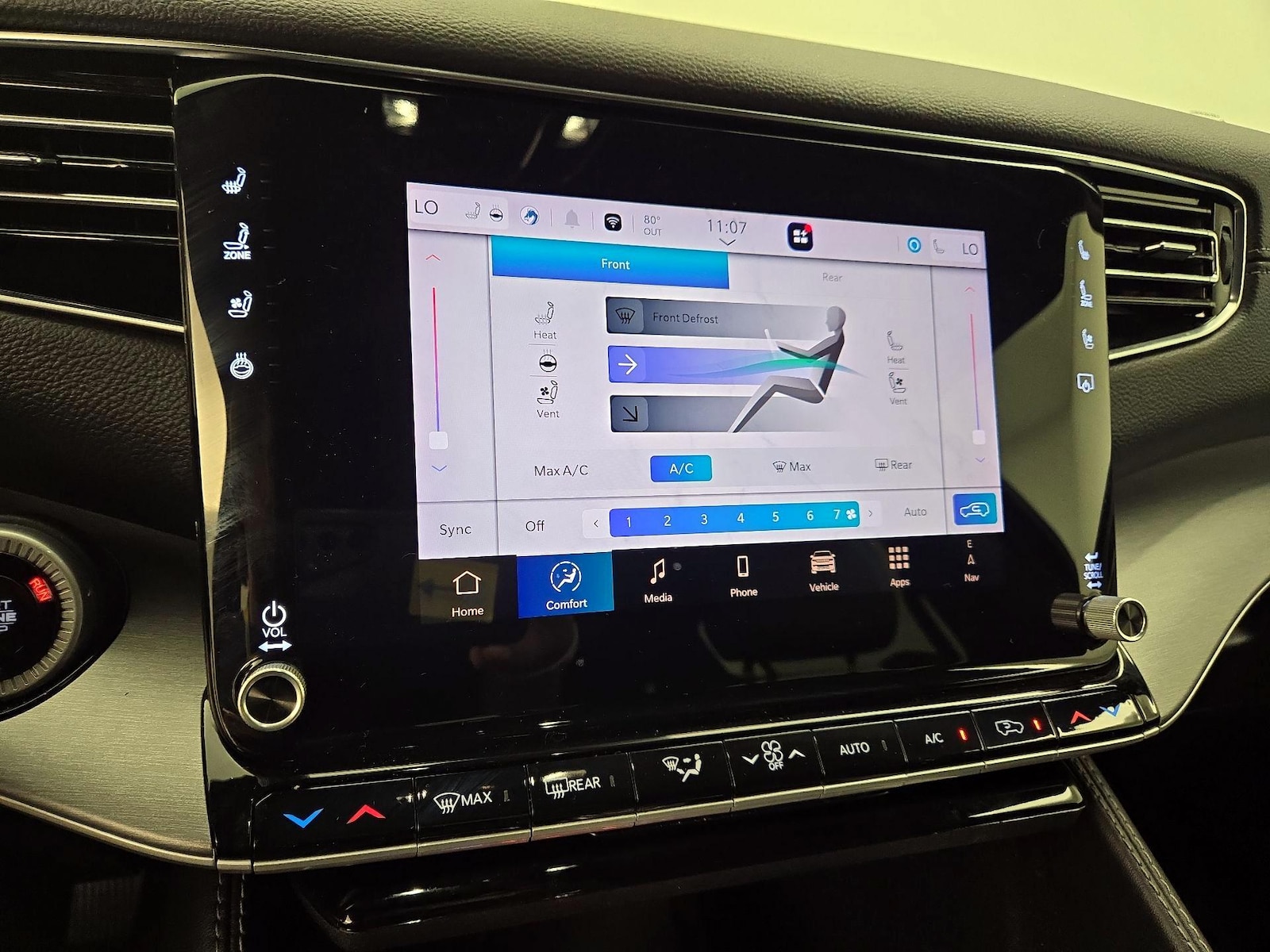 2025 Jeep Wagoneer L Series II - Photo 18