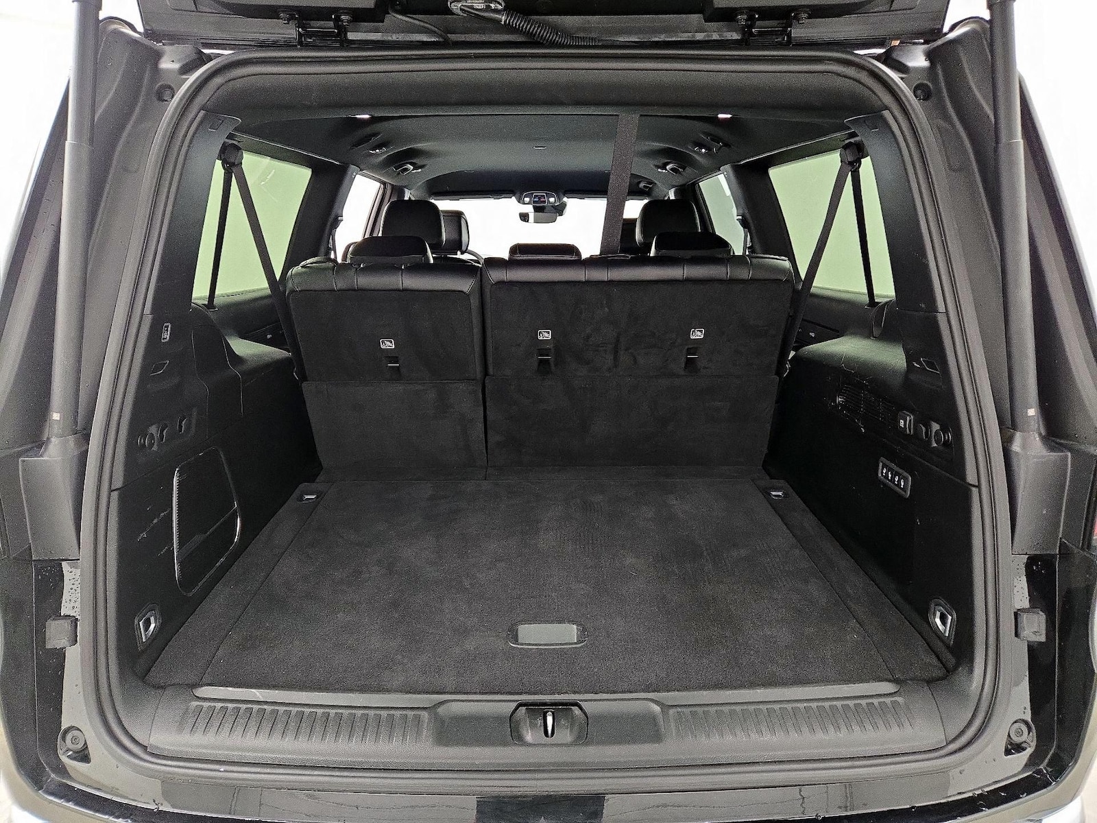 2025 Jeep Wagoneer L Series II - Photo 23