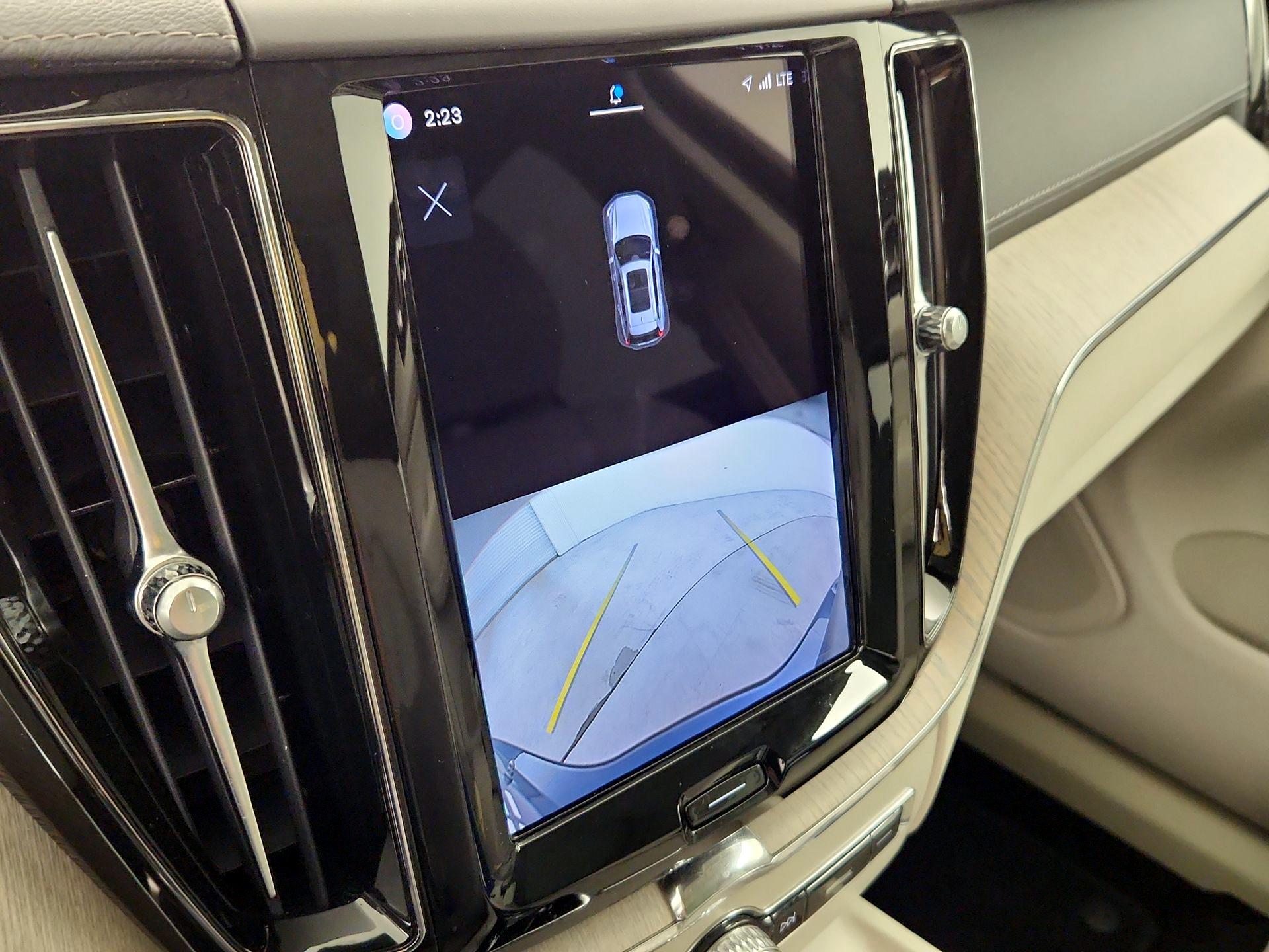 Thumbnail: 2022 Volvo XC60 - 12