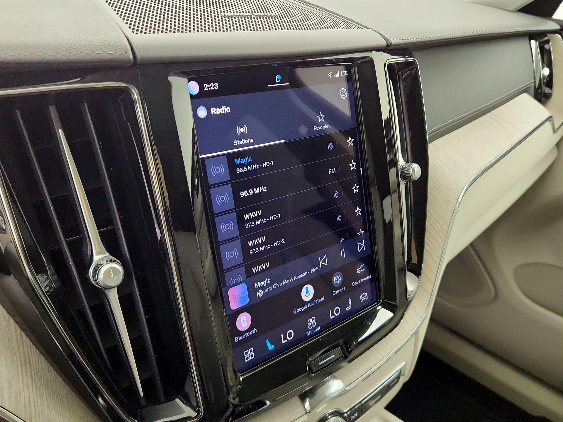 Thumbnail: 2022 Volvo XC60 - 13