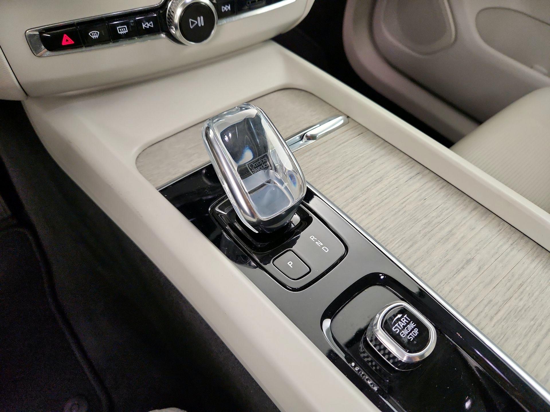 Thumbnail: 2022 Volvo XC60 - 15