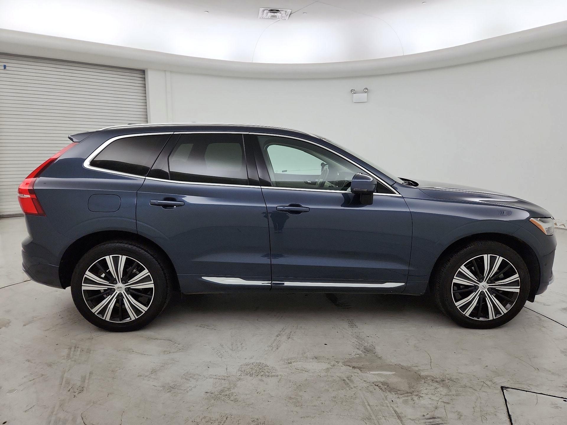 Thumbnail: 2022 Volvo XC60 - 4