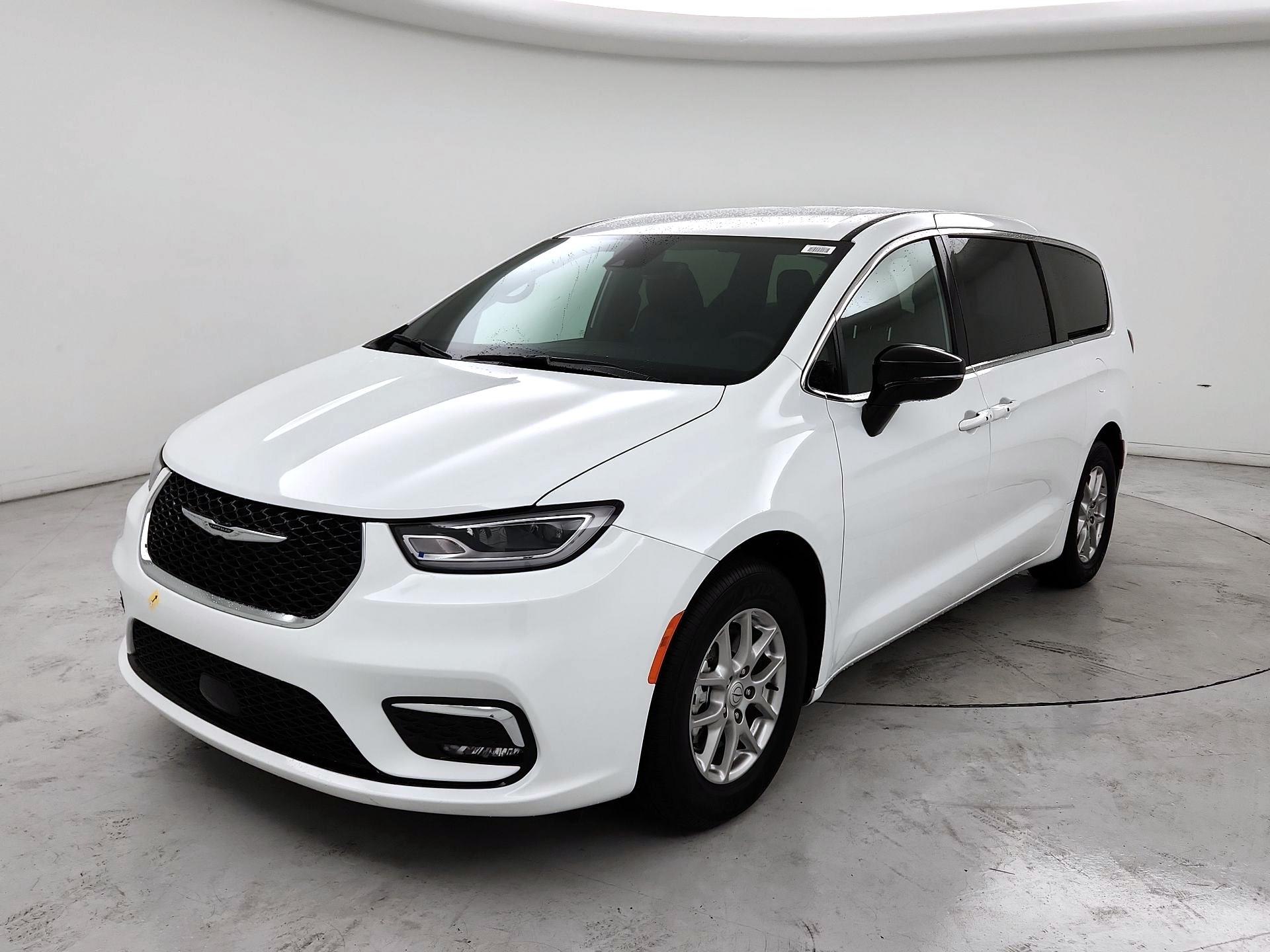 Thumbnail: 2026 Chrysler Pacifica - 3