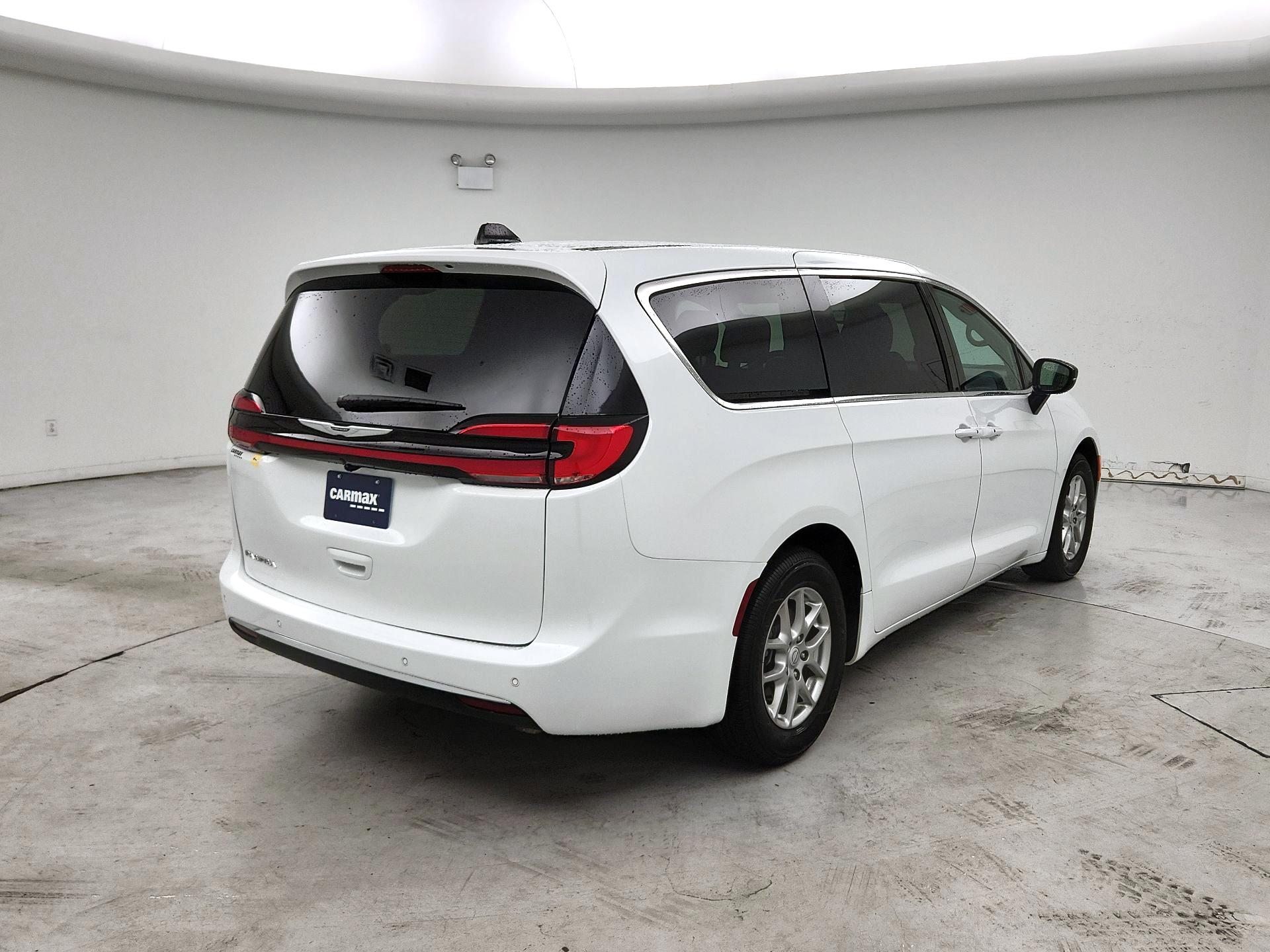 Thumbnail: 2026 Chrysler Pacifica - 5