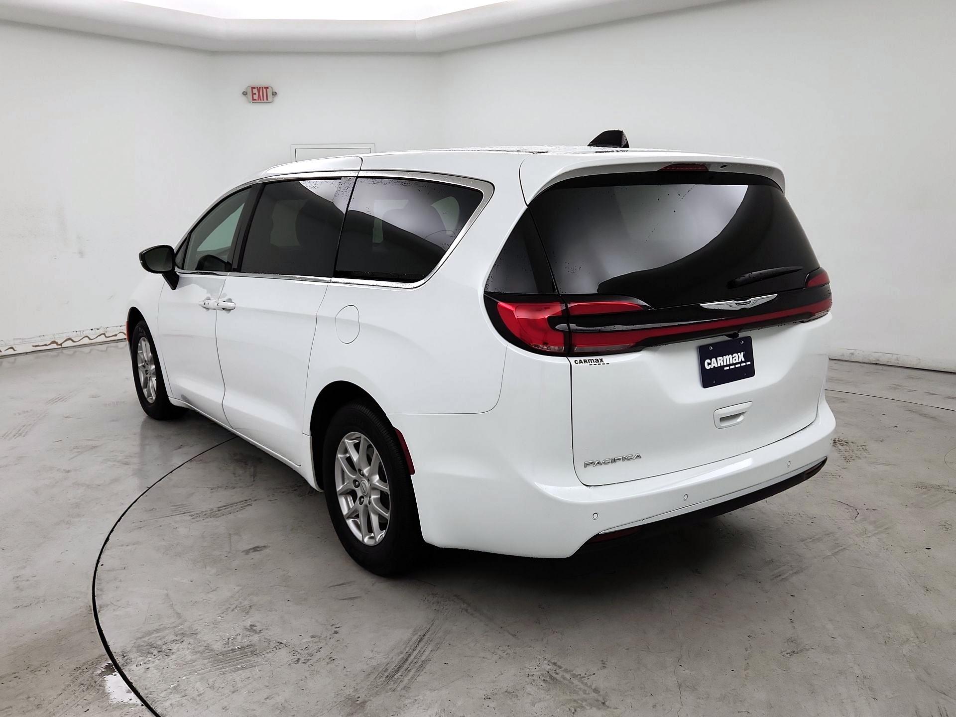 Thumbnail: 2026 Chrysler Pacifica - 7
