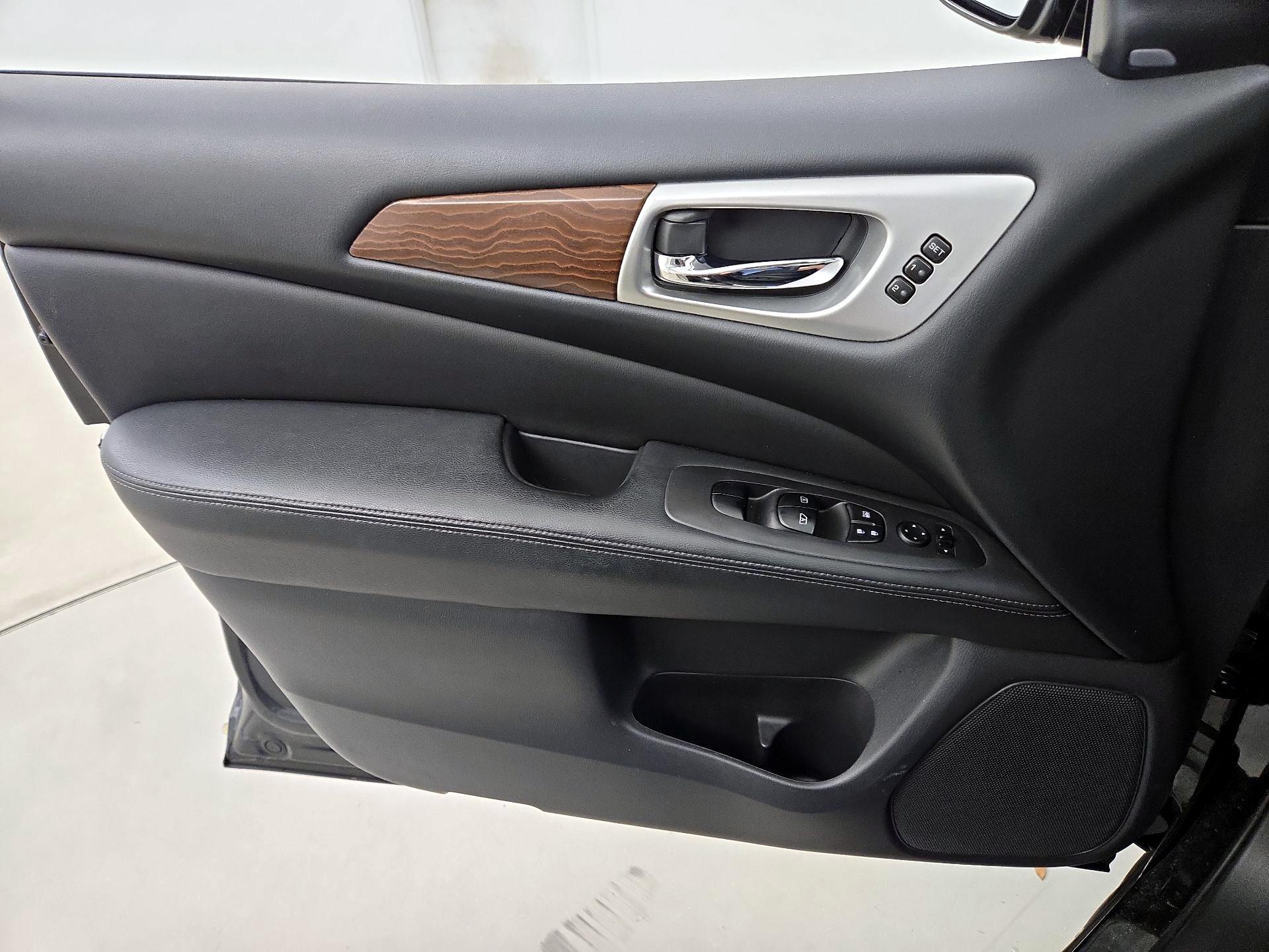 Thumbnail: 2017 Nissan Pathfinder - 12