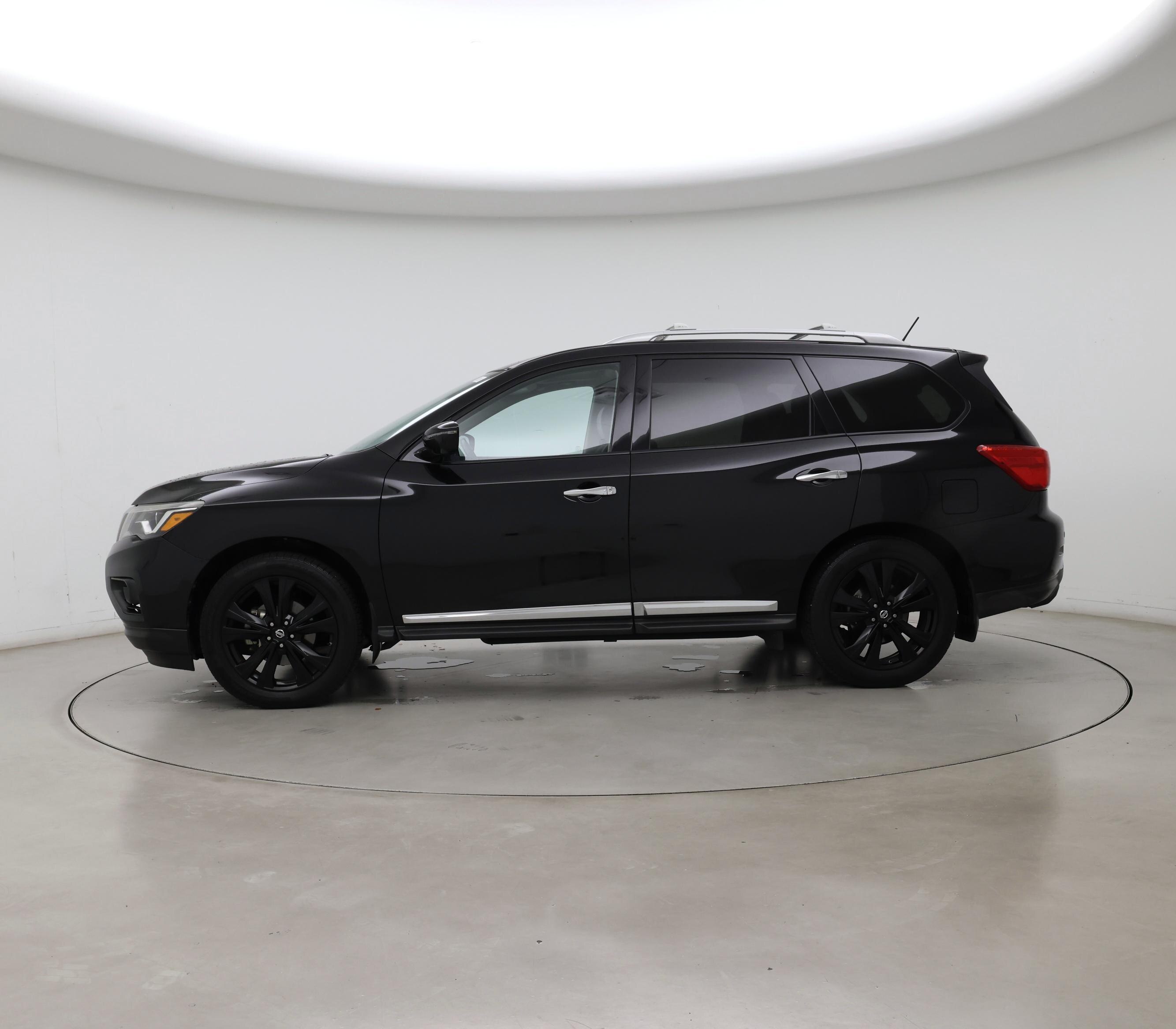 Thumbnail: 2017 Nissan Pathfinder - 3