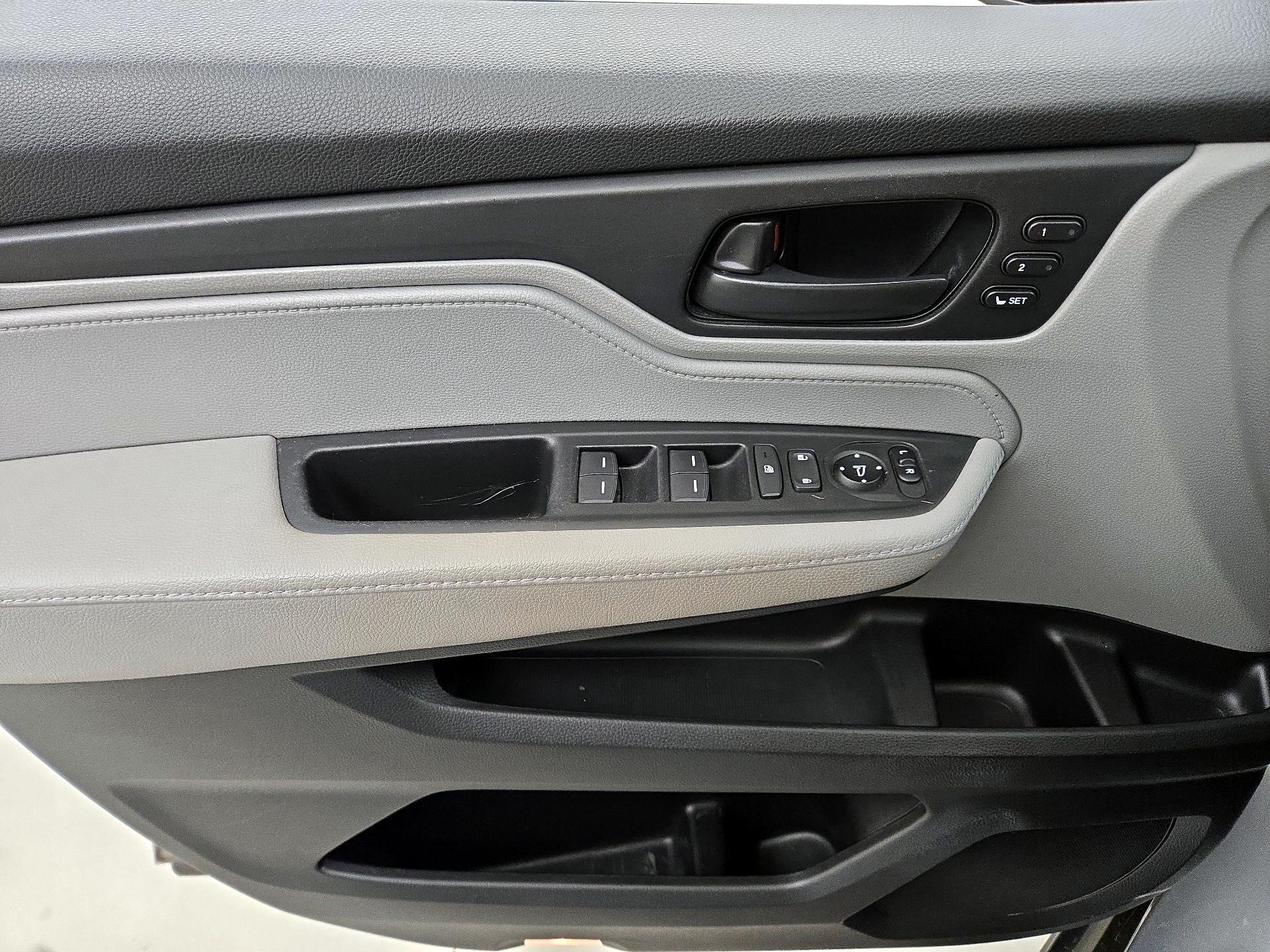 Thumbnail: 2018 Honda Odyssey - 12