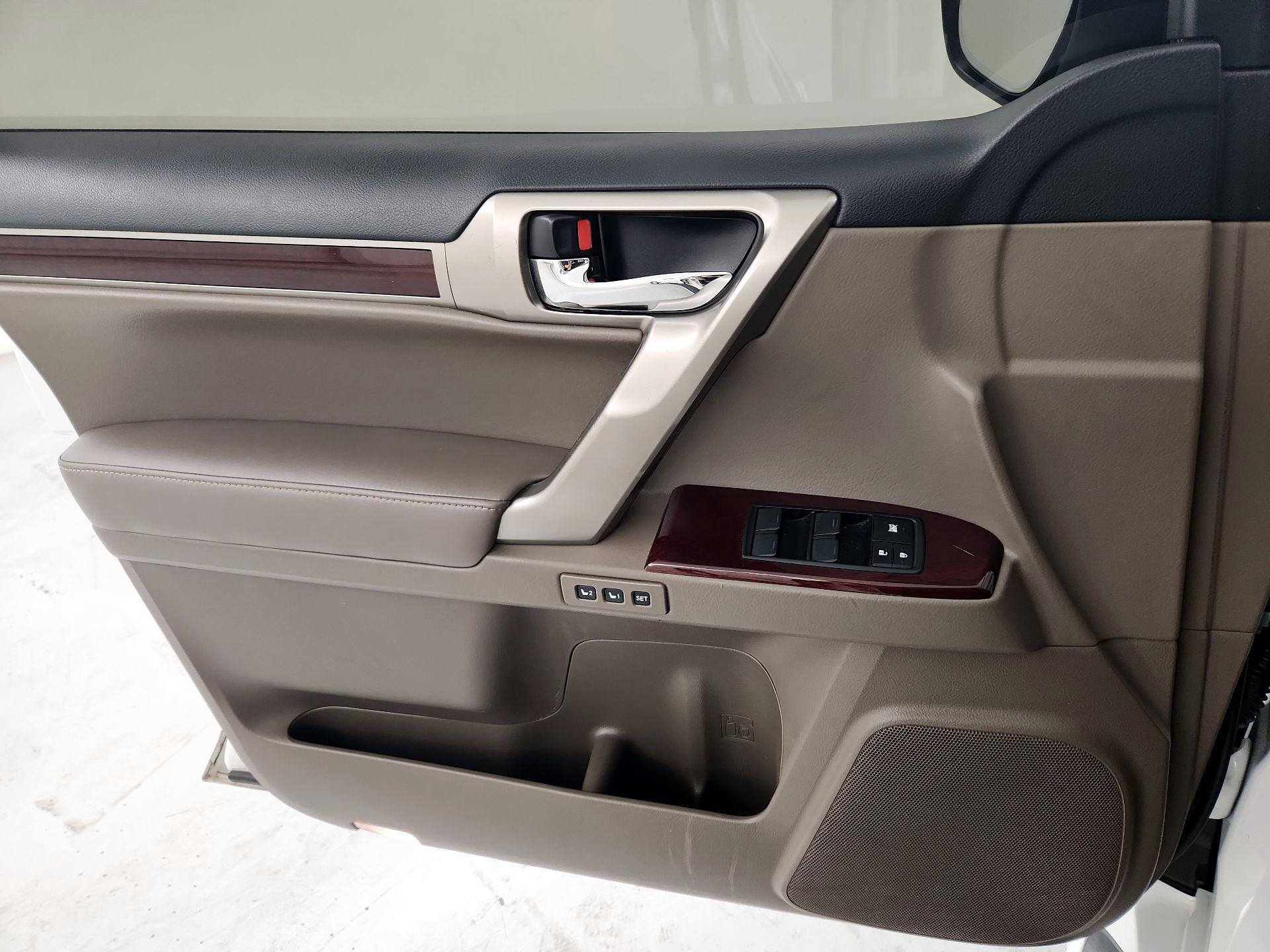 Thumbnail: 2019 Lexus GX - 10