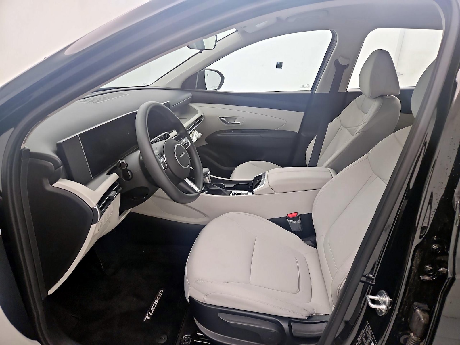 2025 Hyundai Tucson SE - Photo 12