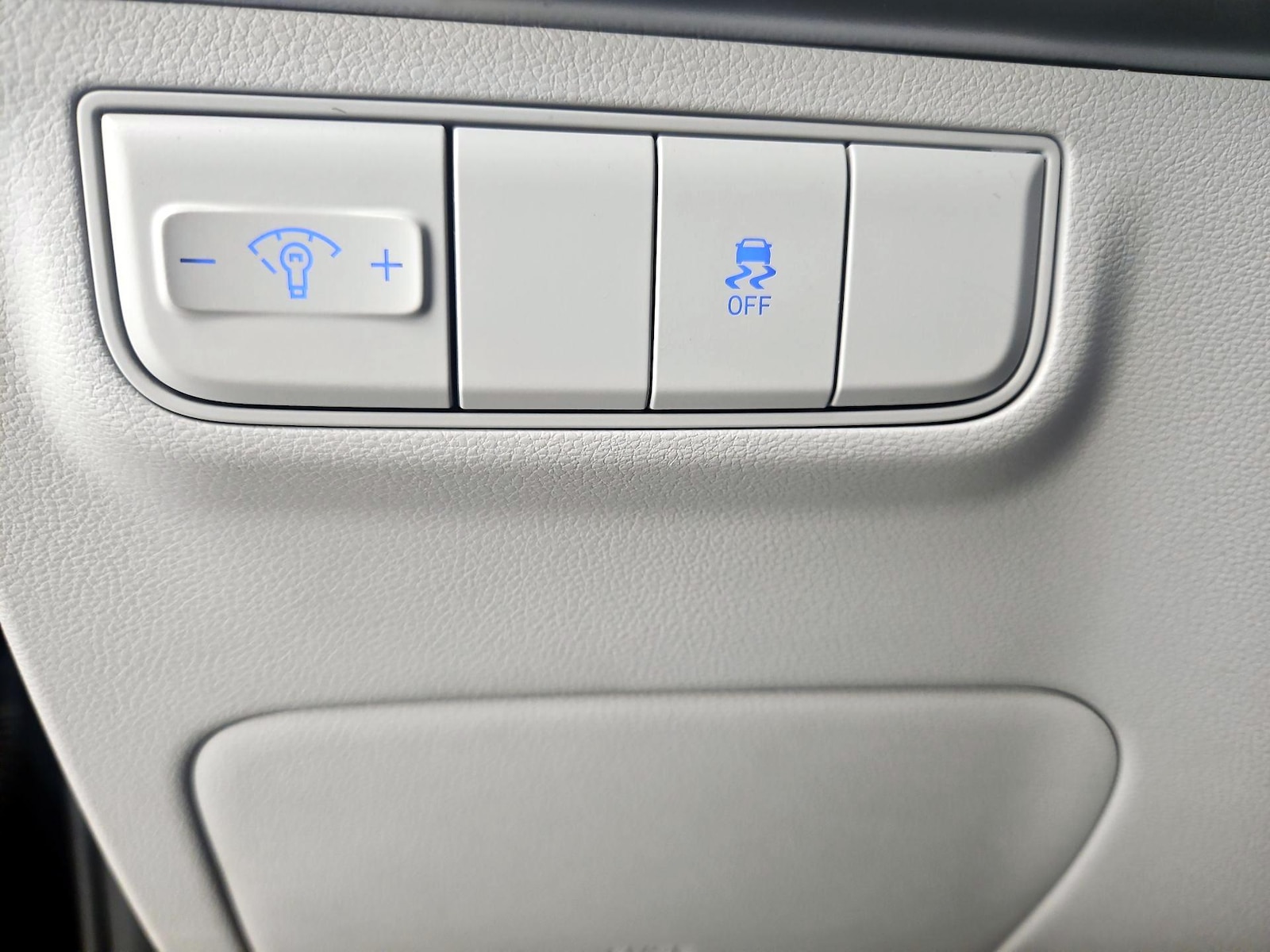 2025 Hyundai Tucson SE - Photo 14
