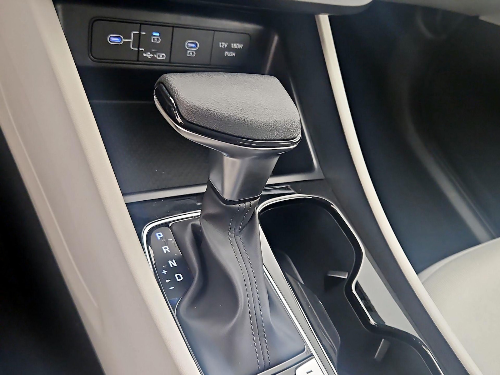 2025 Hyundai Tucson SE - Photo 18