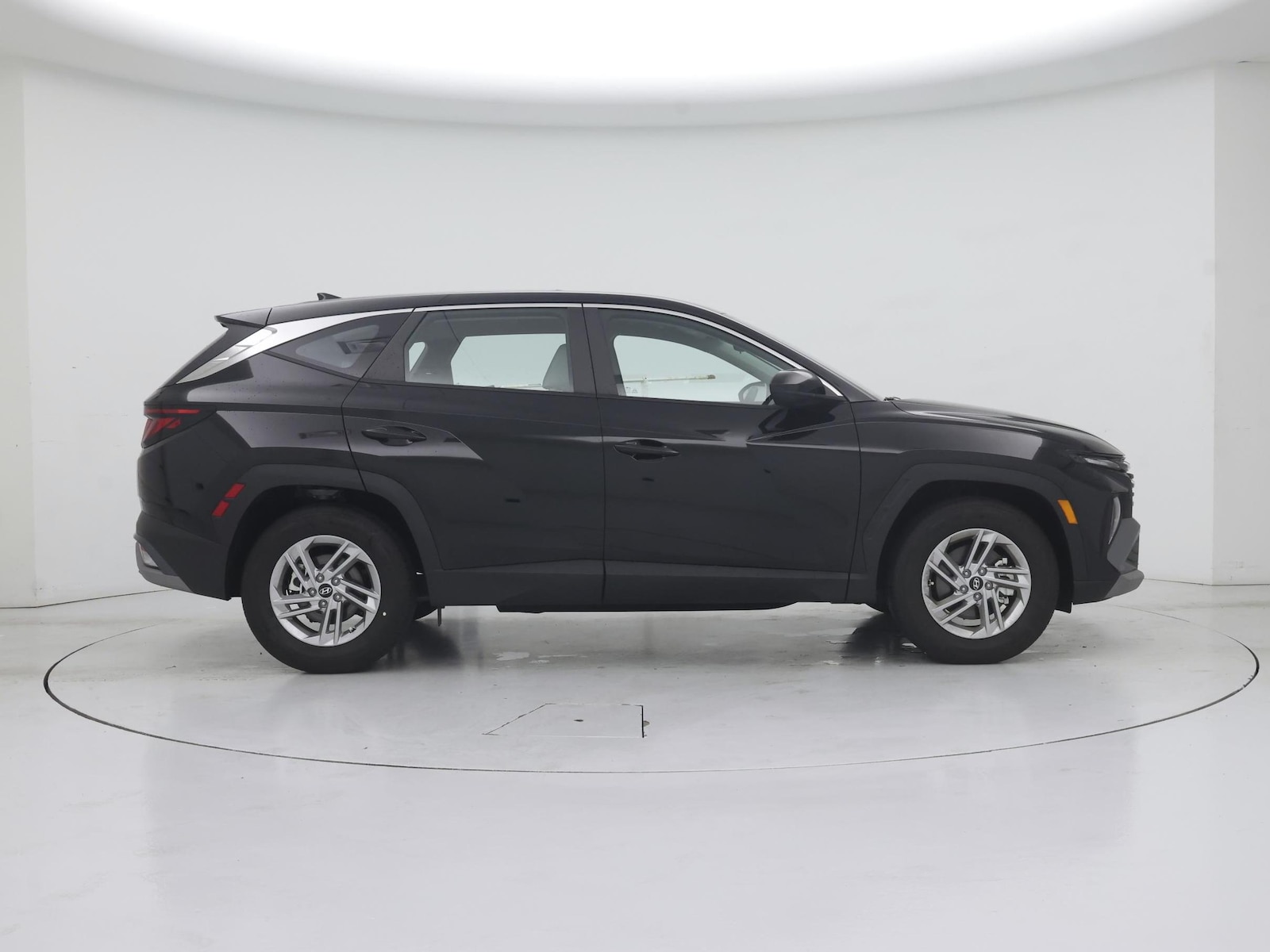 2025 Hyundai Tucson SE - Photo 8