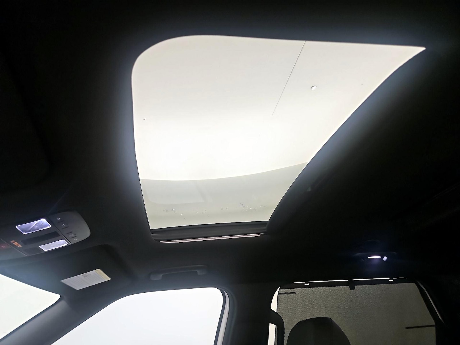 Sunroof(s) & Overhead Airbags