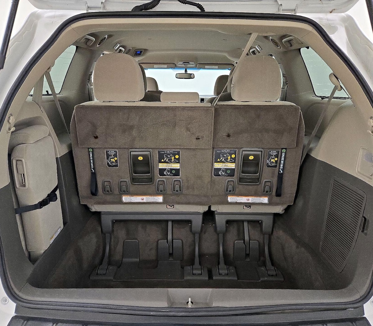 Trunk/Cargo (Seats Up)