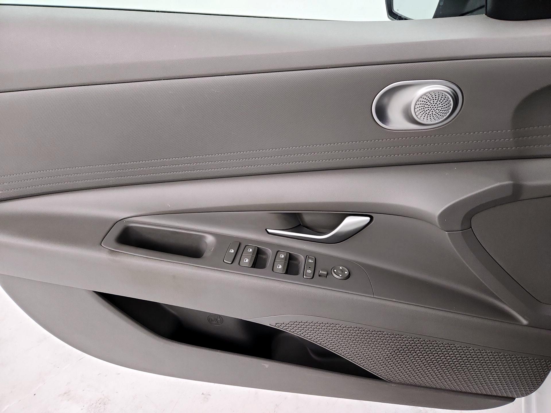 Thumbnail: 2022 Hyundai Elantra - 10