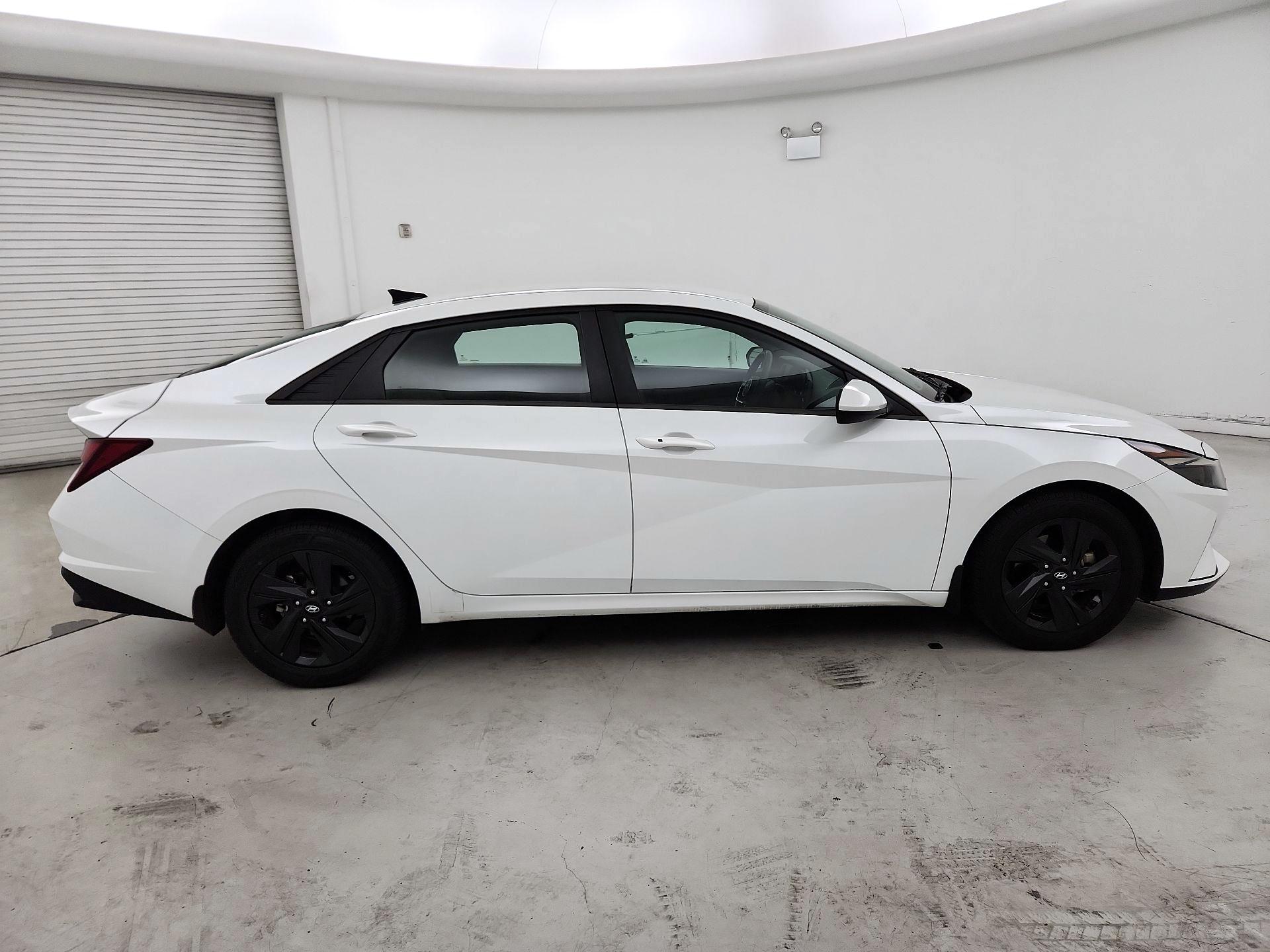 Thumbnail: 2022 Hyundai Elantra - 4