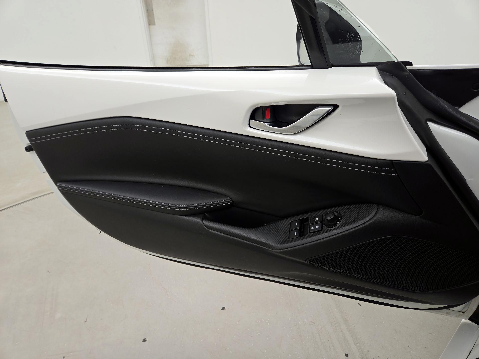 Thumbnail: 2023 Mazda MX-5 Miata - 12