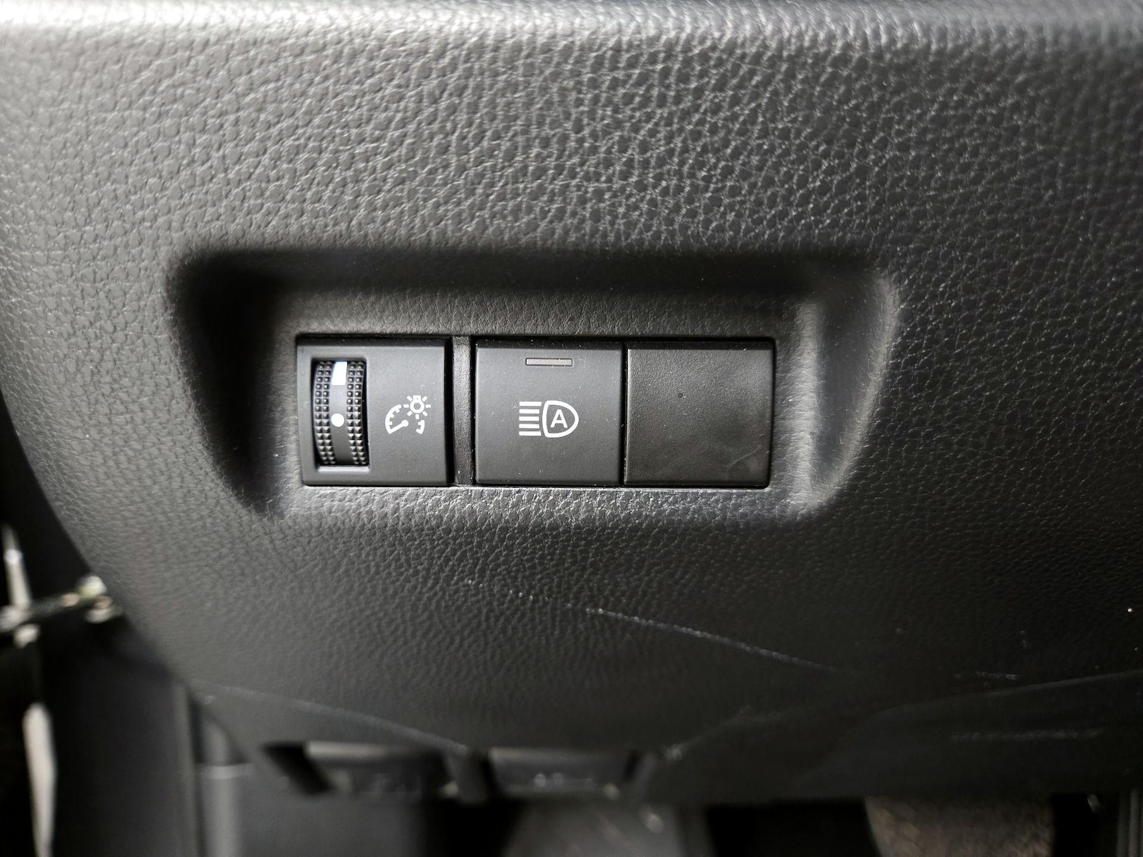 2025 Toyota RAV4 LE - Photo 14
