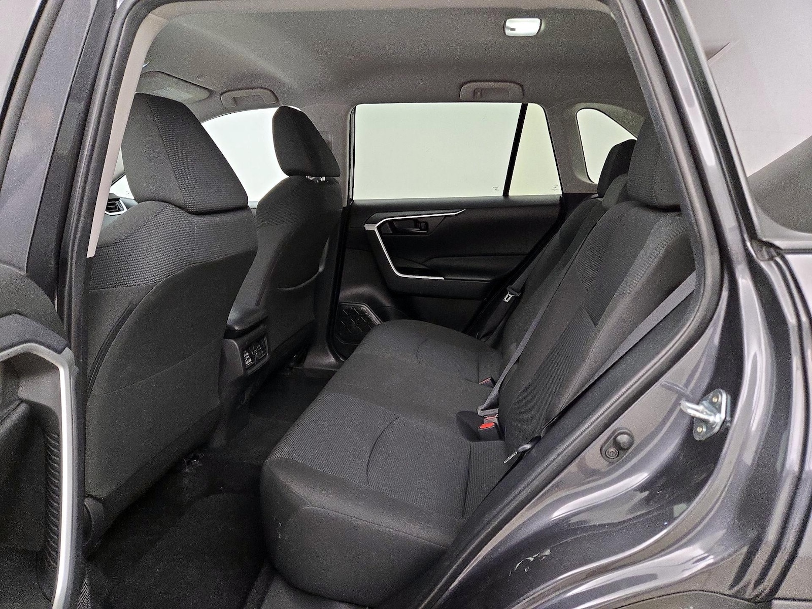 2025 Toyota RAV4 LE - Photo 20