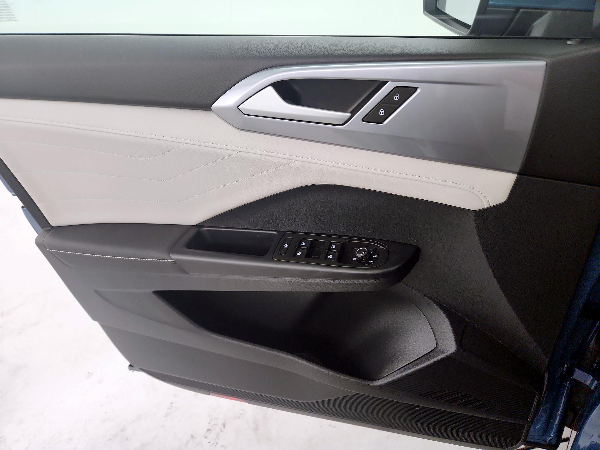 Thumbnail: 2025 Volkswagen Taos - 10