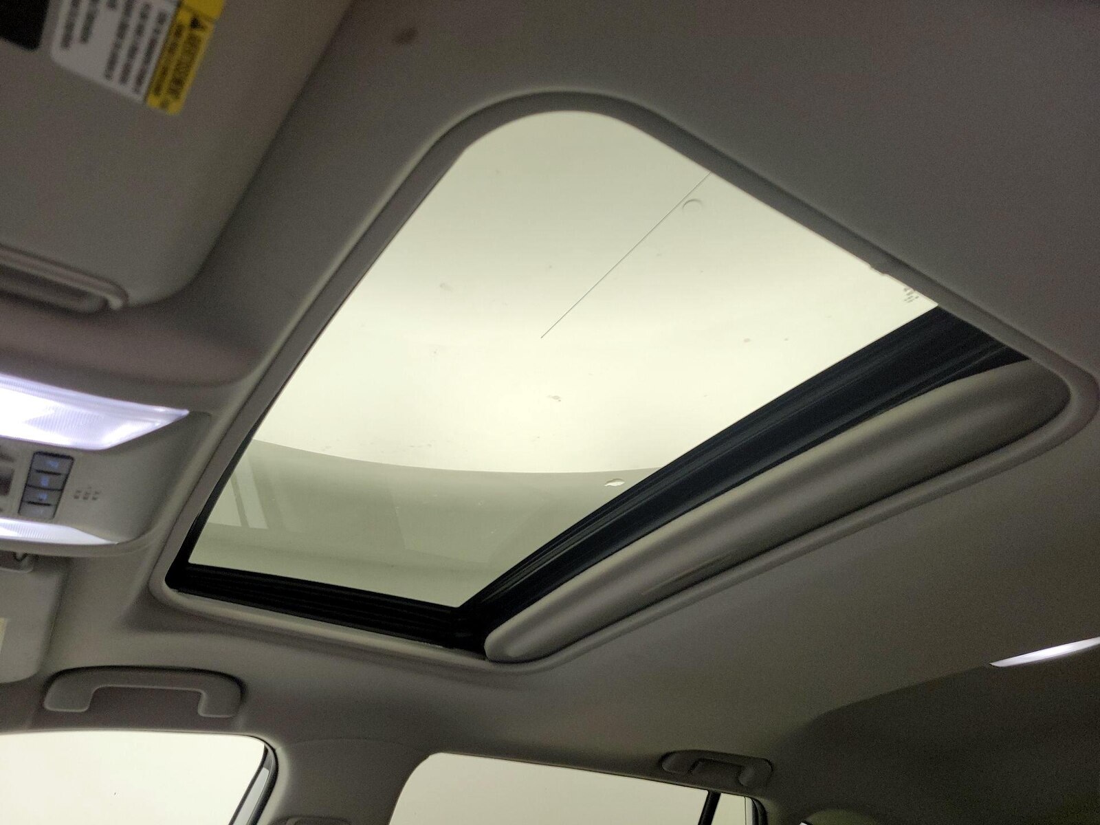 Sunroof(s) & Overhead Airbags