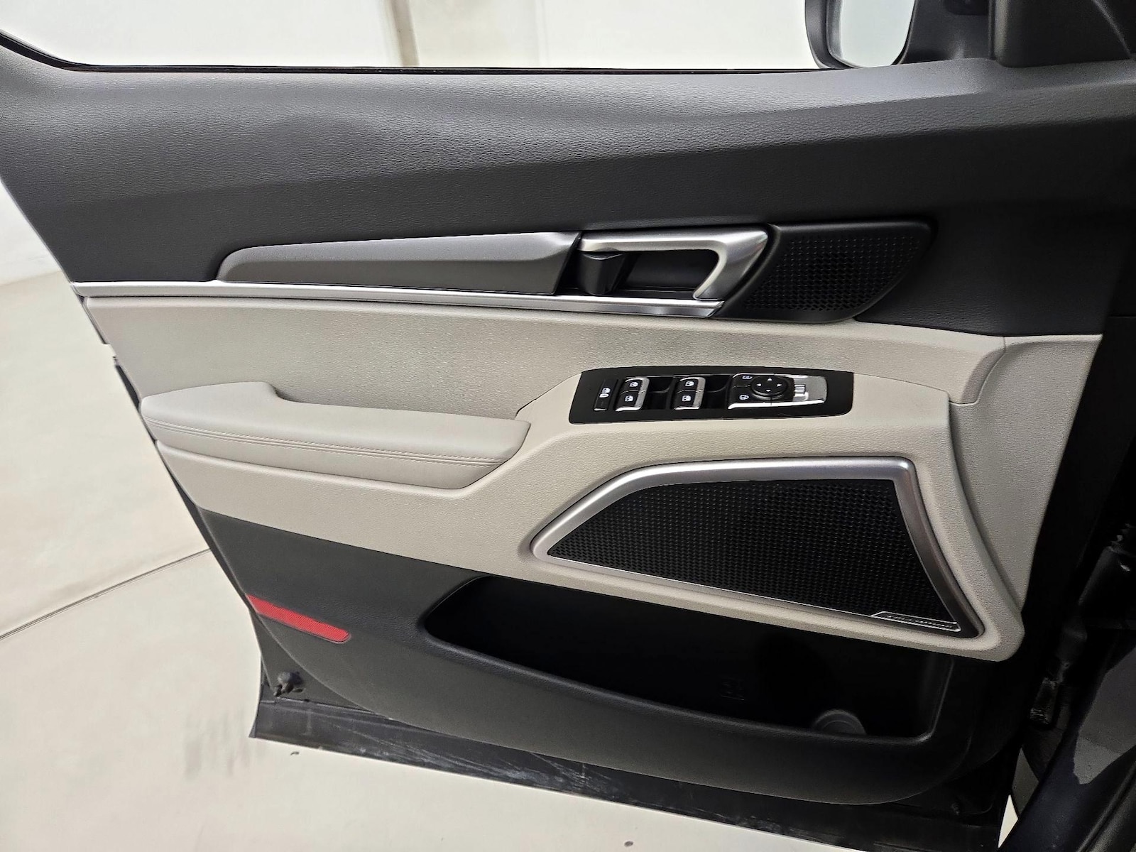 2025 Kia Telluride S - Photo 13
