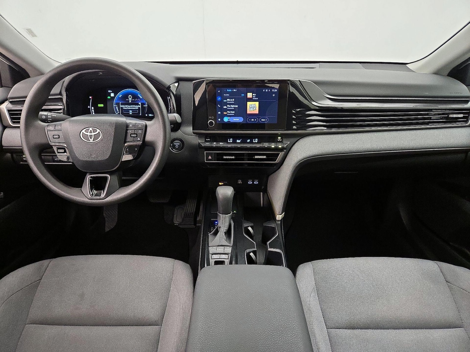 2025 Toyota Camry LE - Photo 10