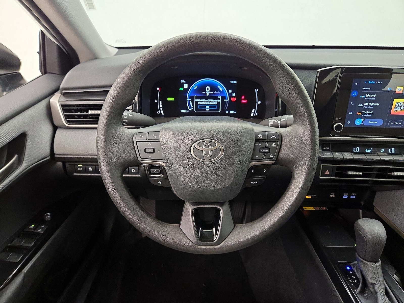 2025 Toyota Camry LE - Photo 11