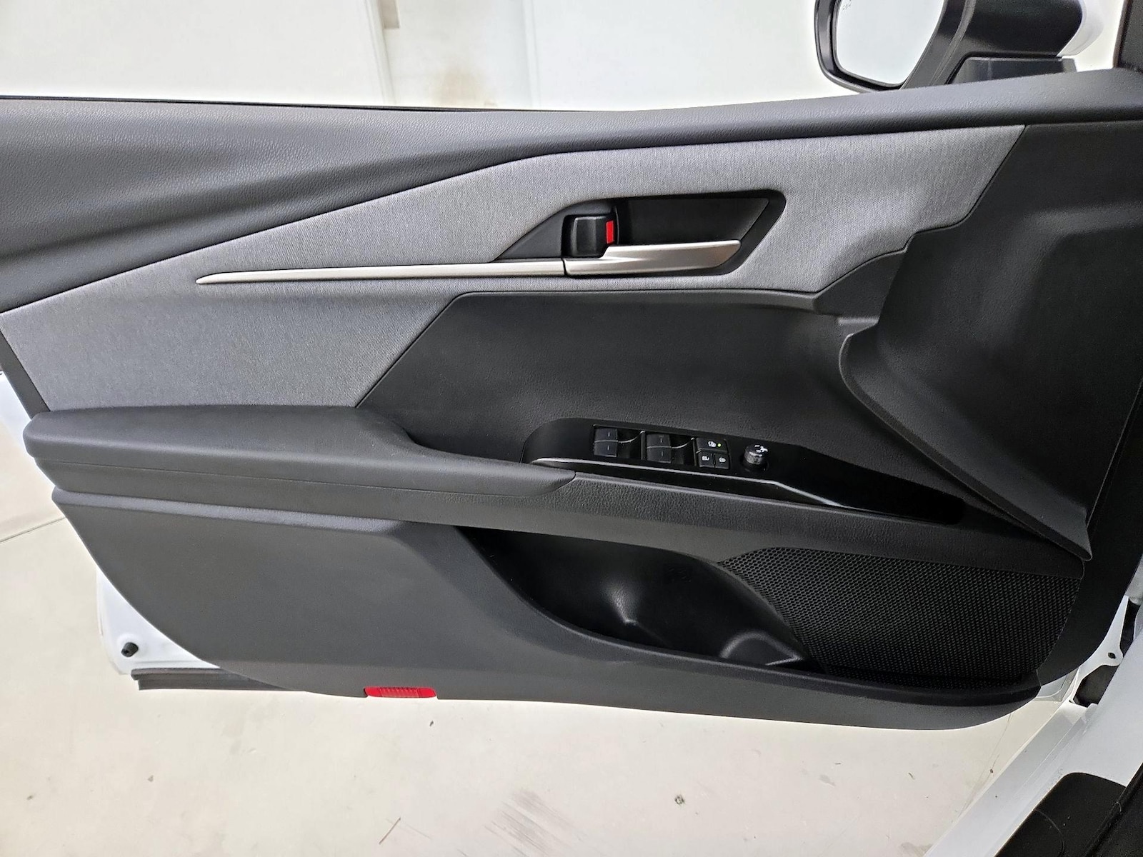 2025 Toyota Camry LE - Photo 13