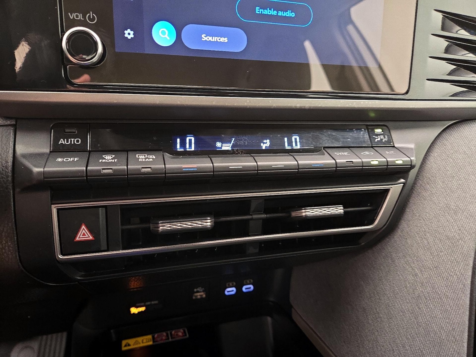 2025 Toyota Camry LE - Photo 17