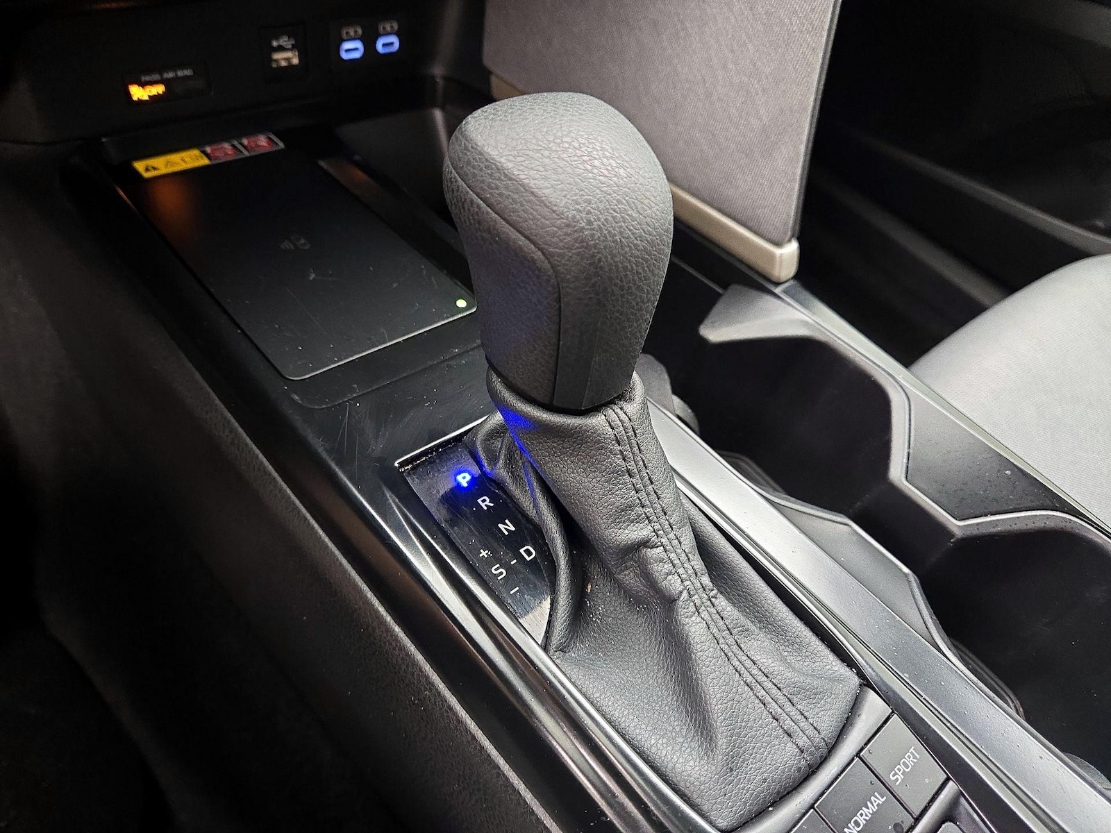 2025 Toyota Camry LE - Photo 18